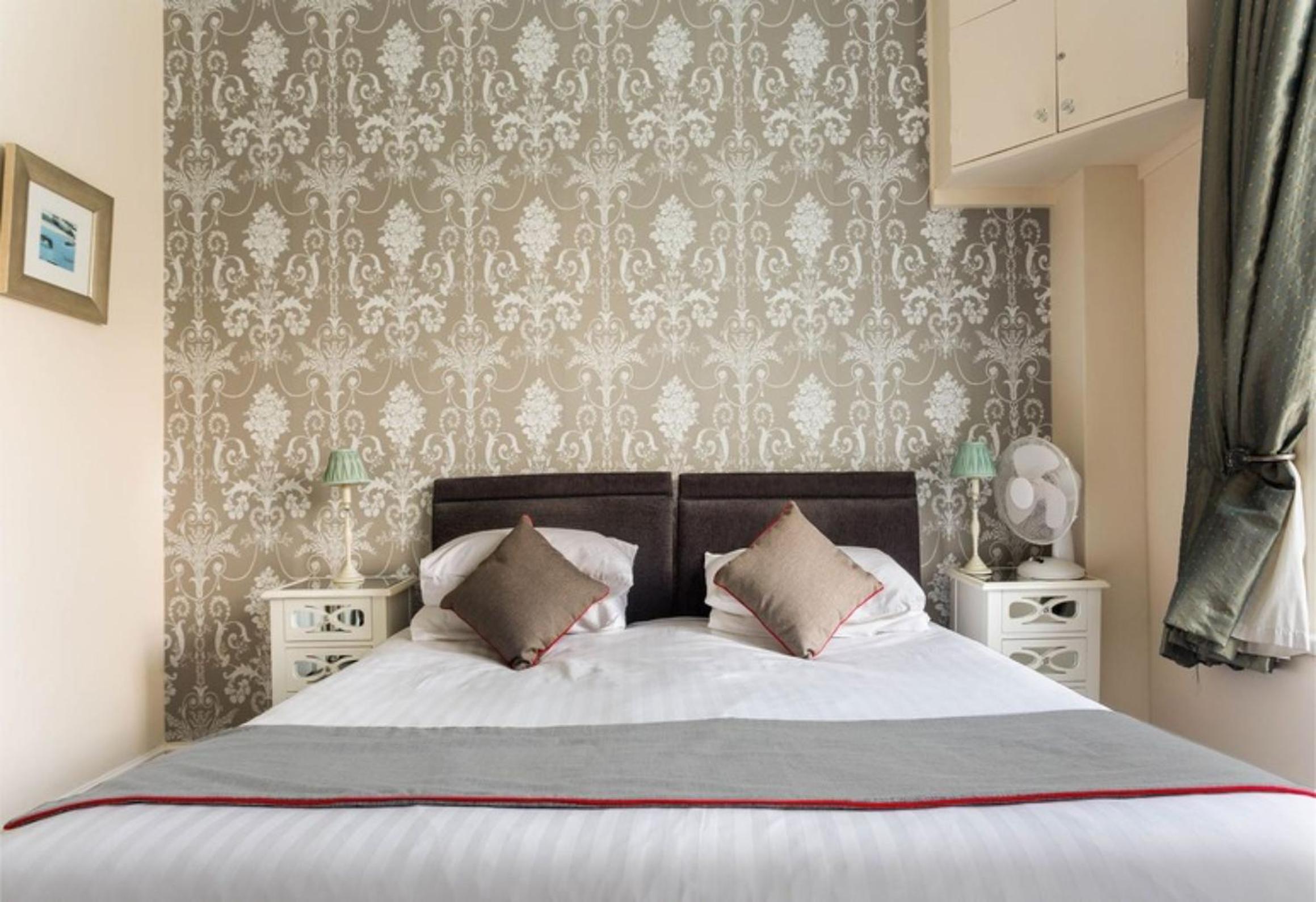 Deluxe Double Room - Photo 11