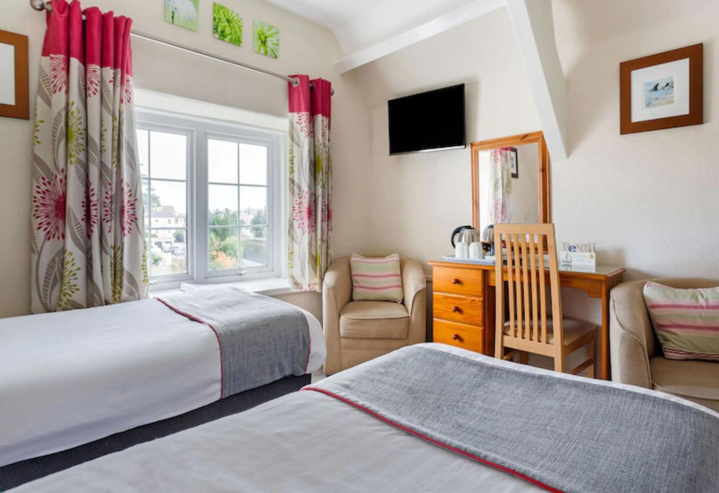 Deluxe Twin Room - Photo 6