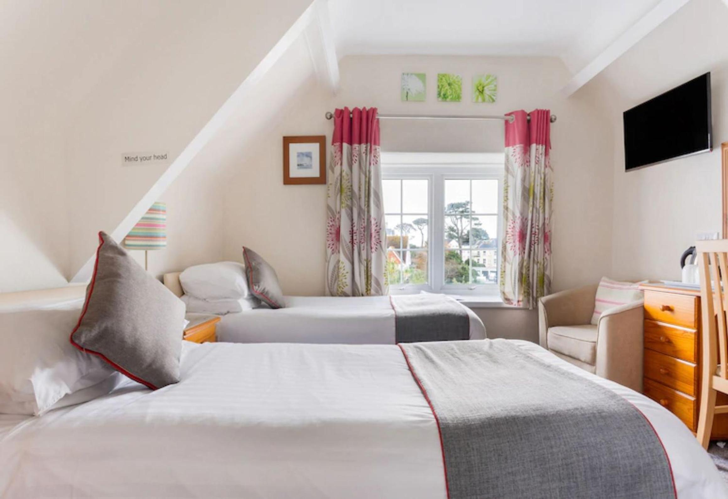 Deluxe Twin Room - Photo 7