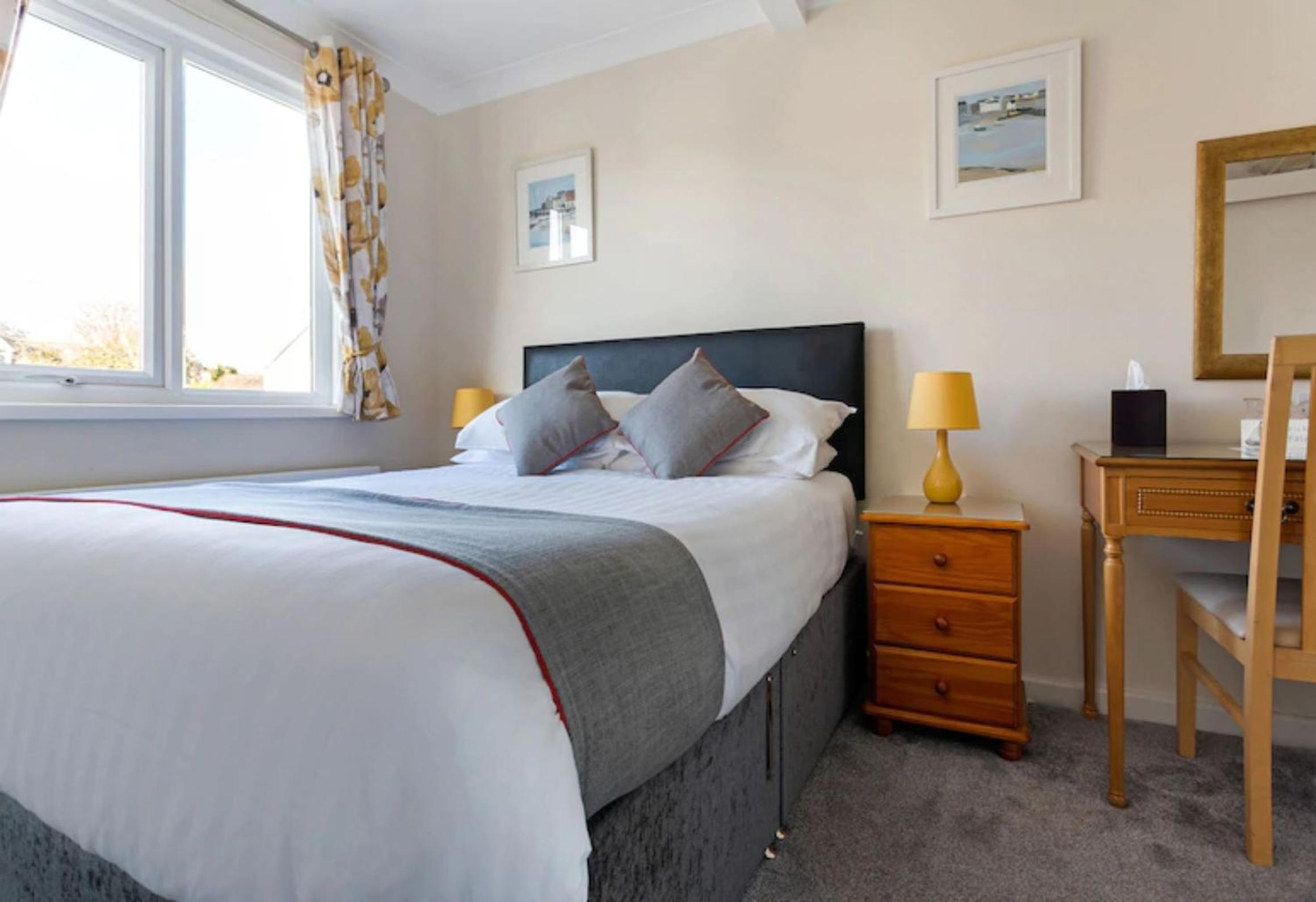 Standard Double Room - Photo 7