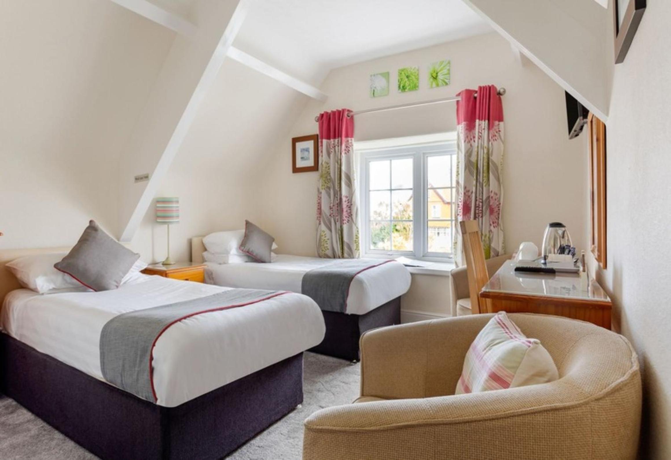 Deluxe Twin Room - Photo 8