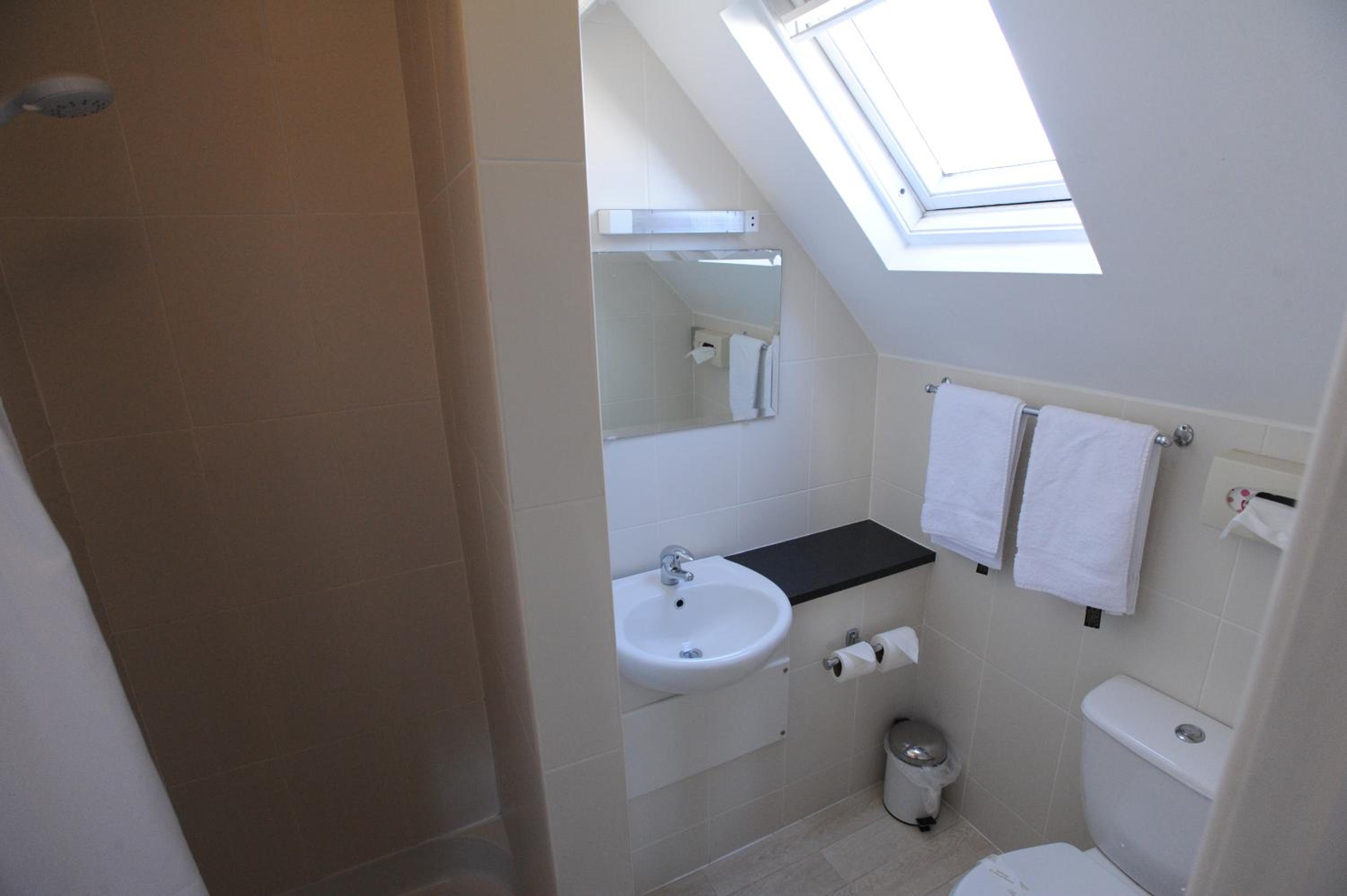 Deluxe Twin Room - Photo 10