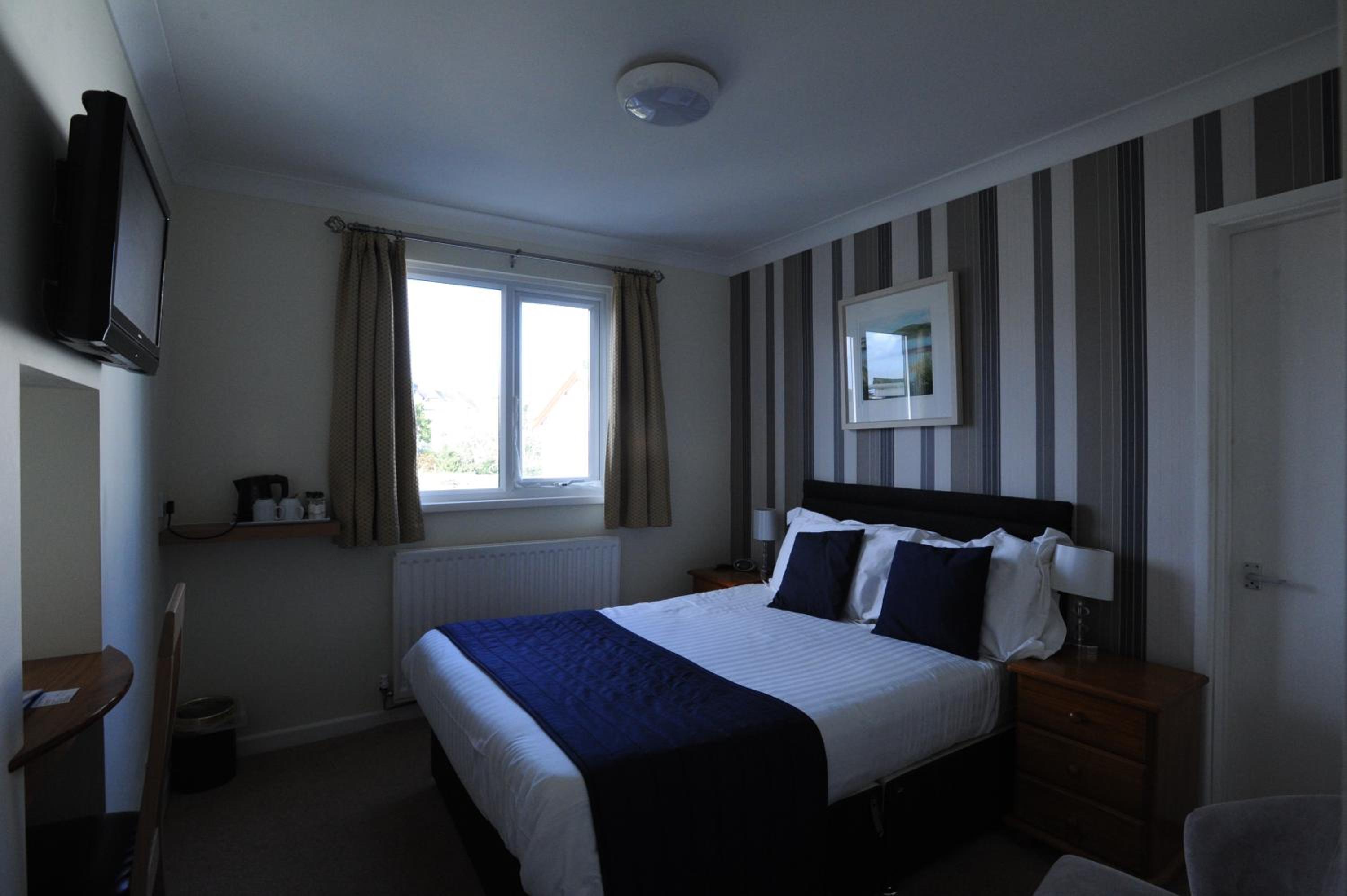 Standard Double Room - Photo 9
