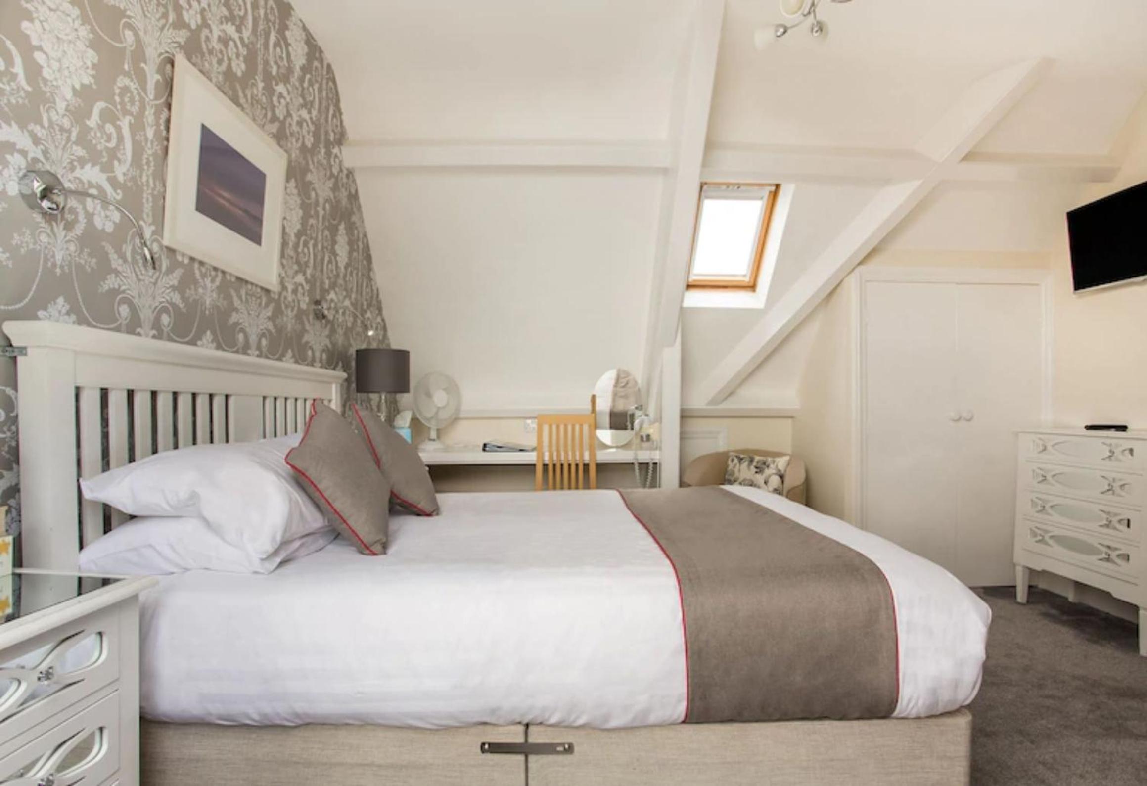 Deluxe Double Room with Sea View - Photo 31