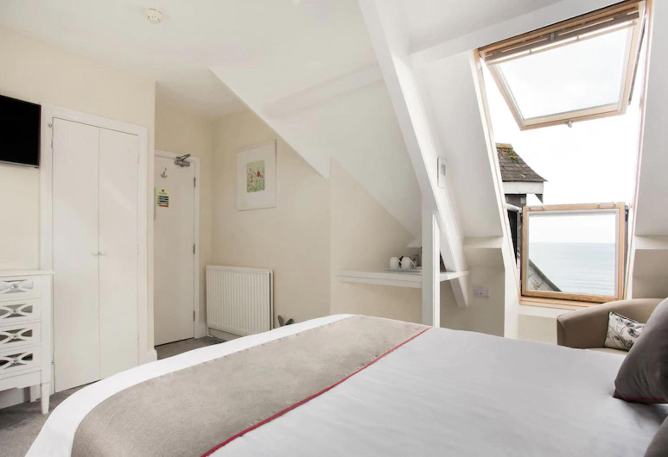Deluxe Double Room with Sea View - Photo 35