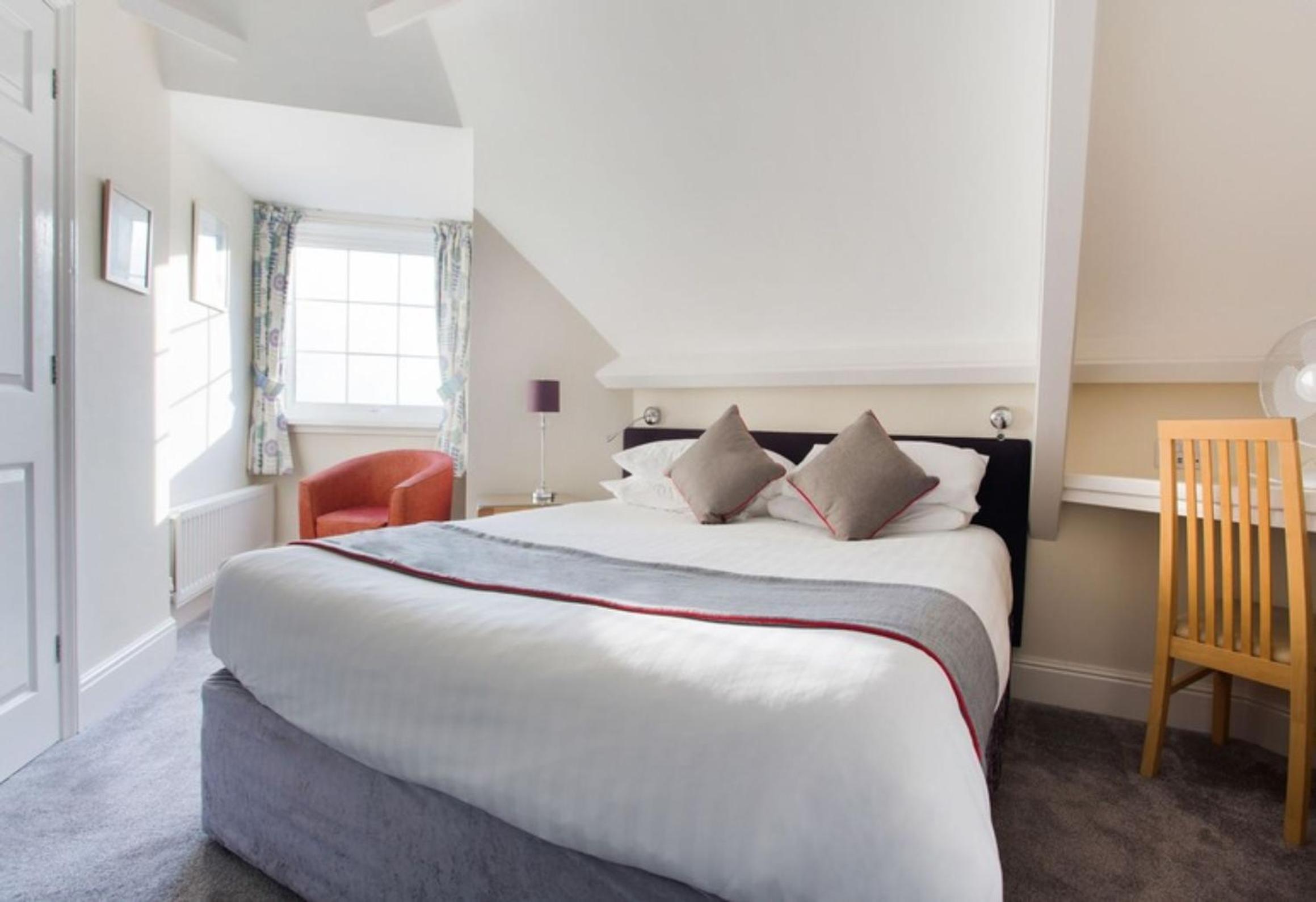 Deluxe Double Room with Sea View - Photo 8