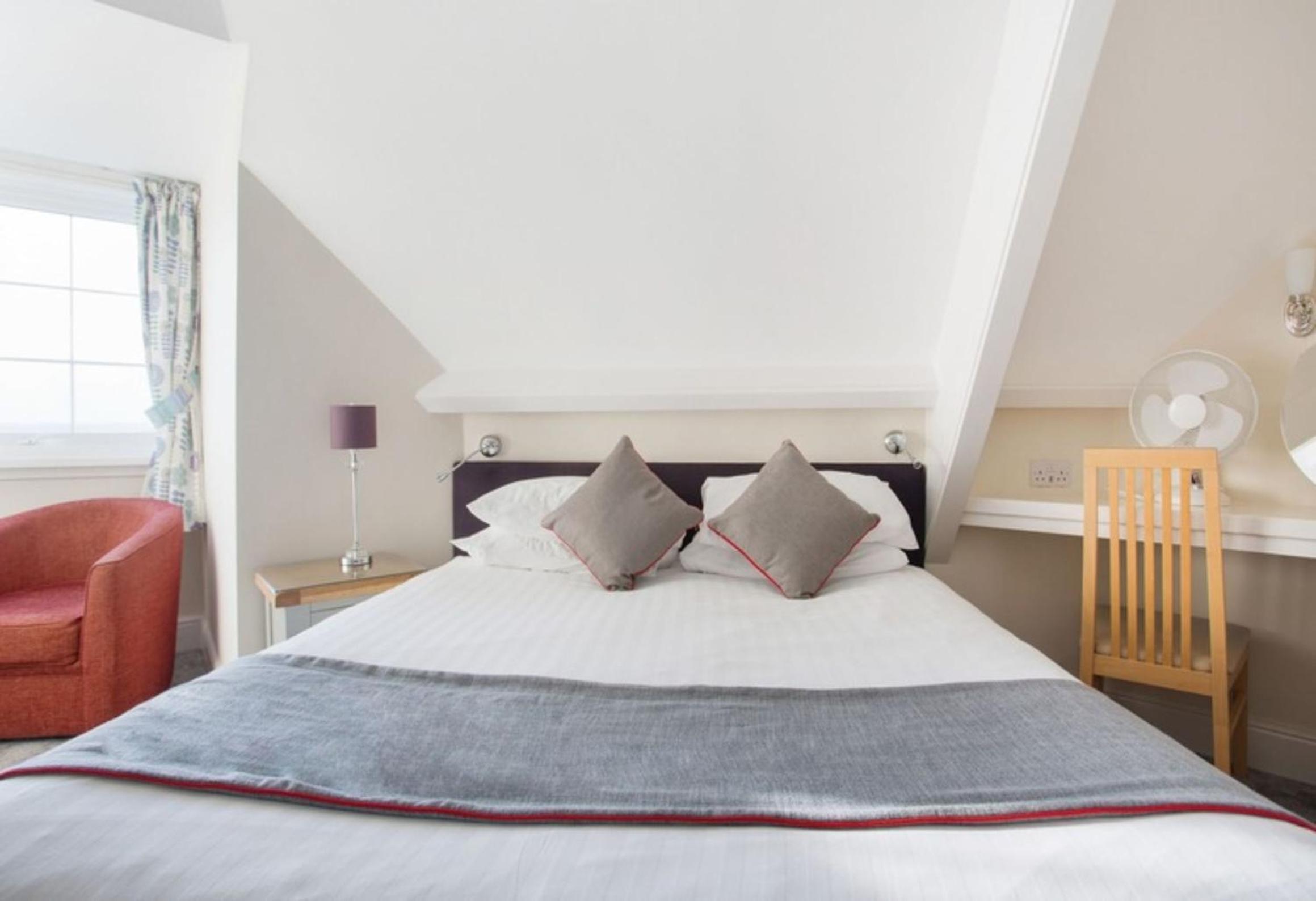 Deluxe Double Room with Sea View - Photo 9