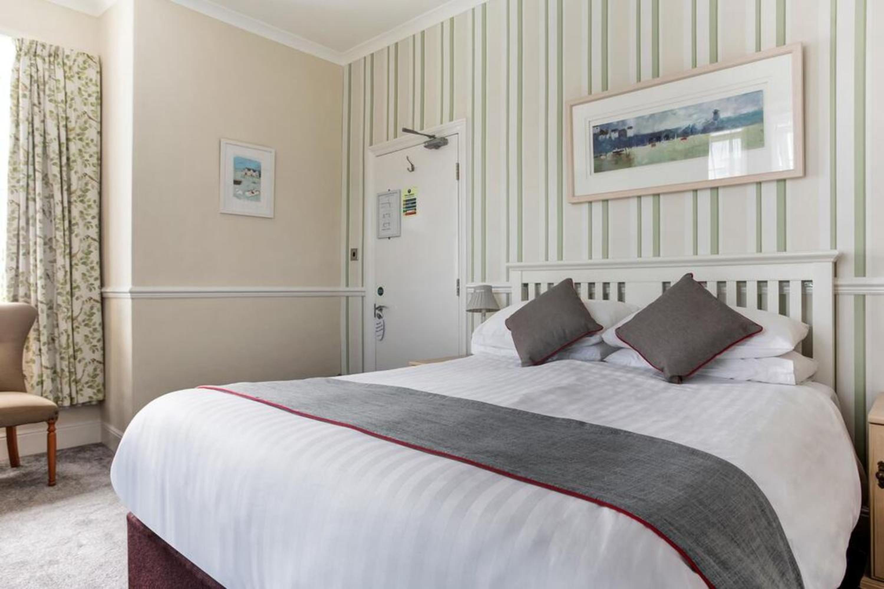 Deluxe Double Room with Sea View - Photo 11