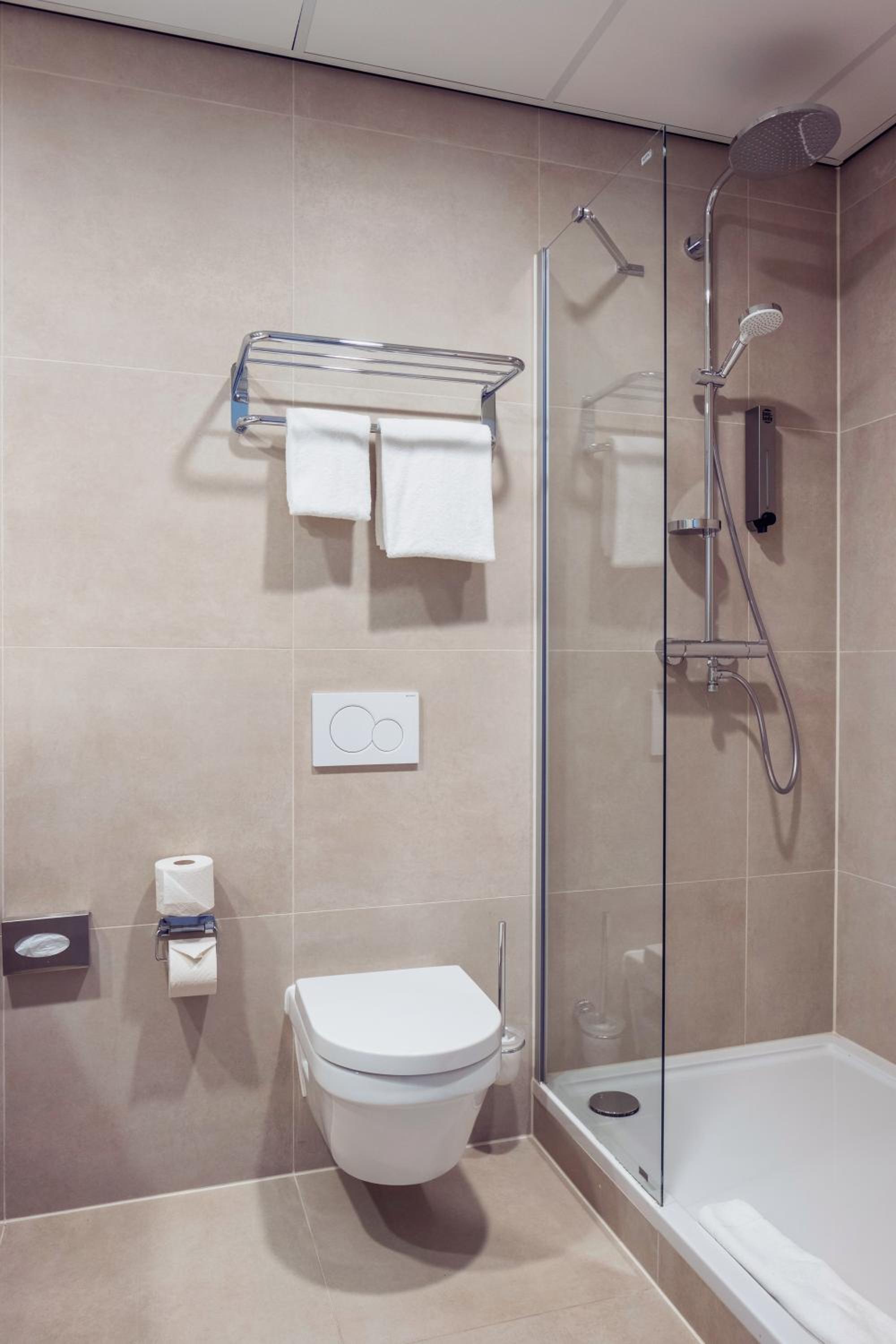 Double Room with 2 Single Beds - Photo 13