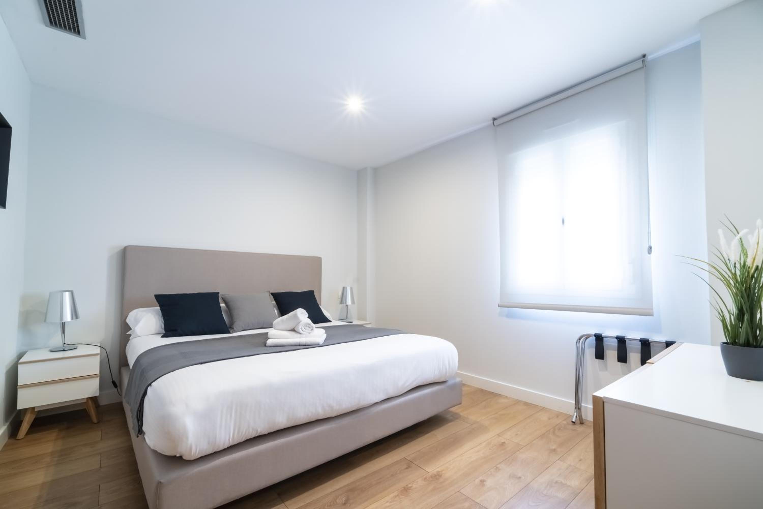 One-Bedroom Apartment - Photo 2