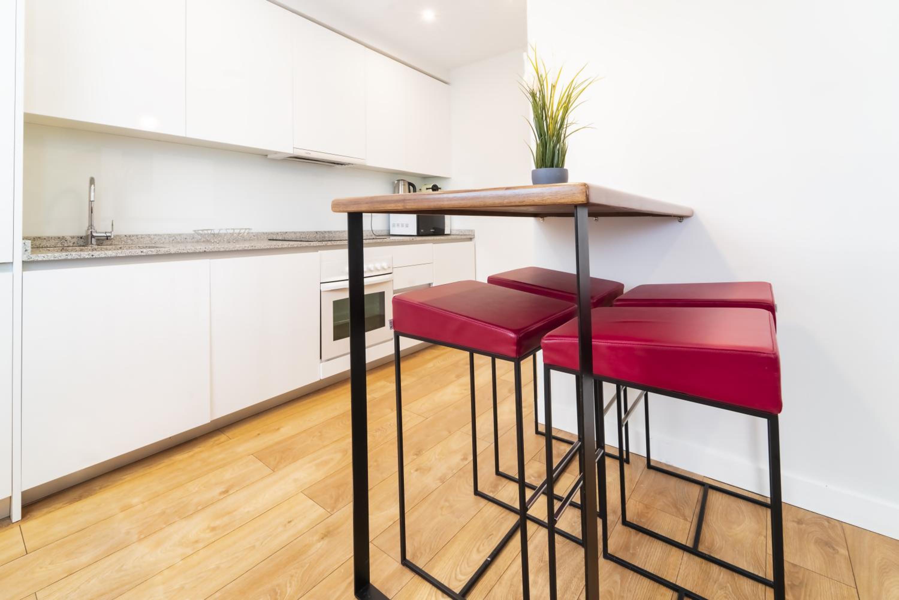 One-Bedroom Apartment - Photo 5