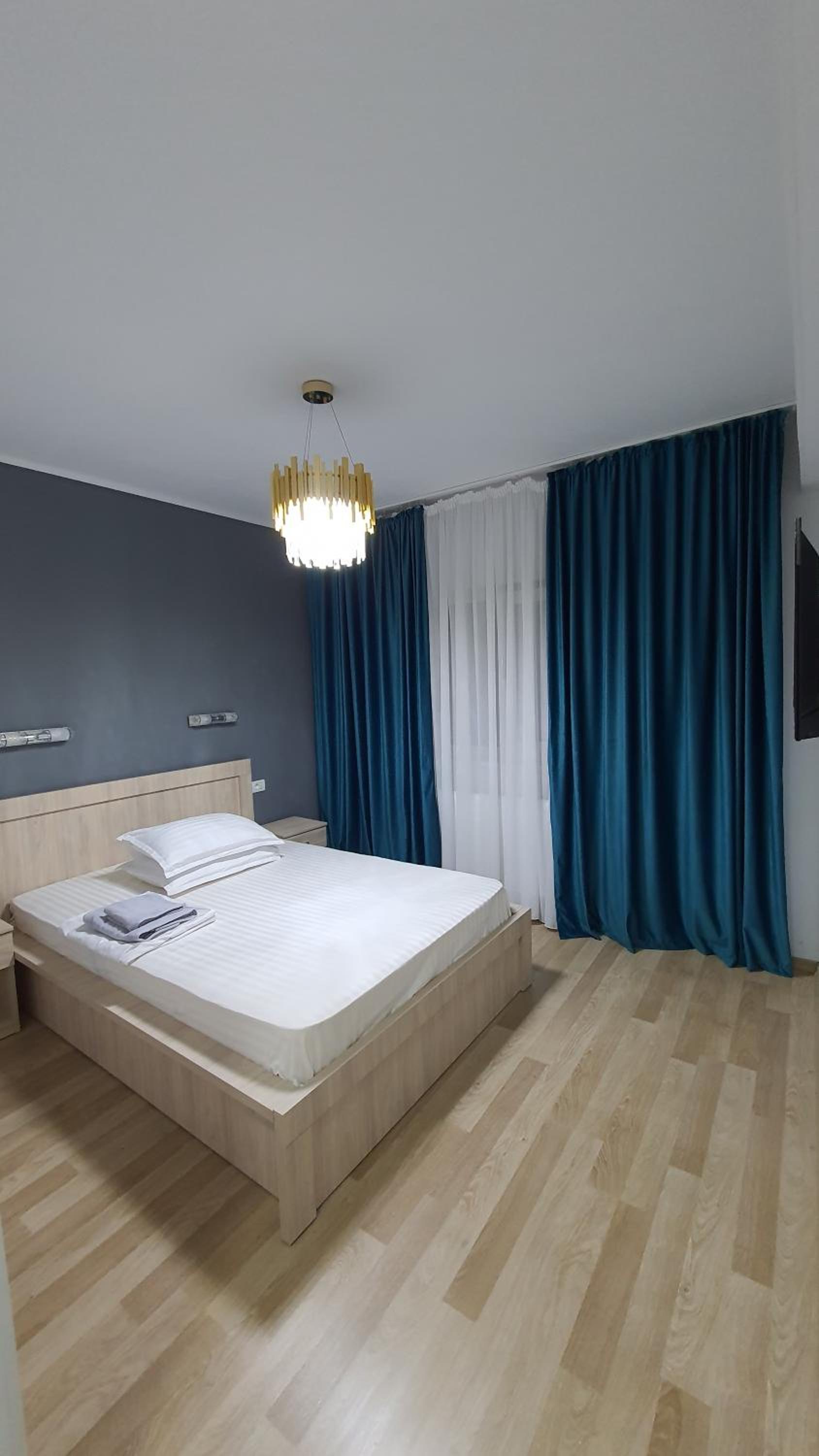 Double Room with Private Bathroom - Photo 16