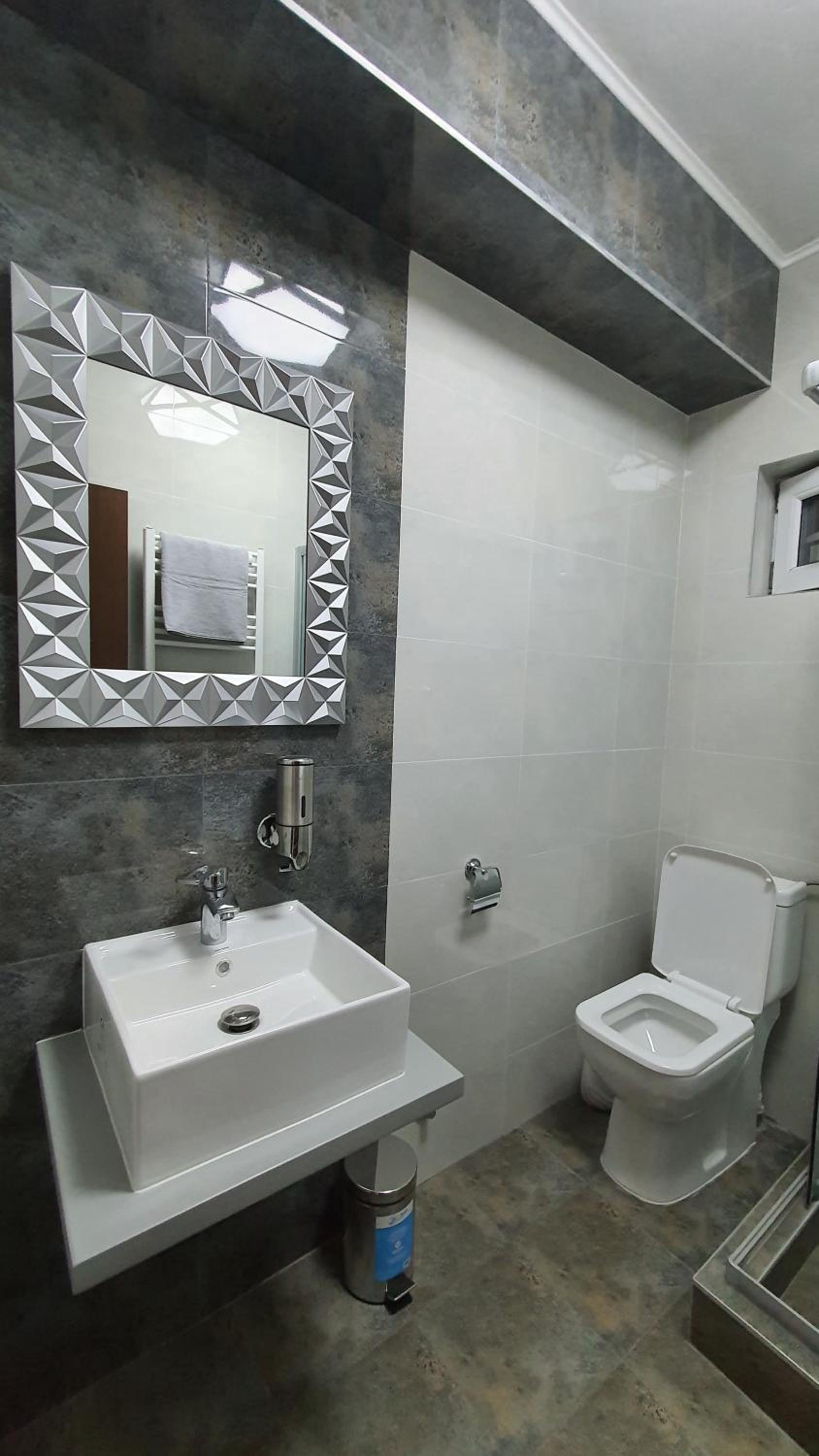 Double Room with Private Bathroom - Photo 5