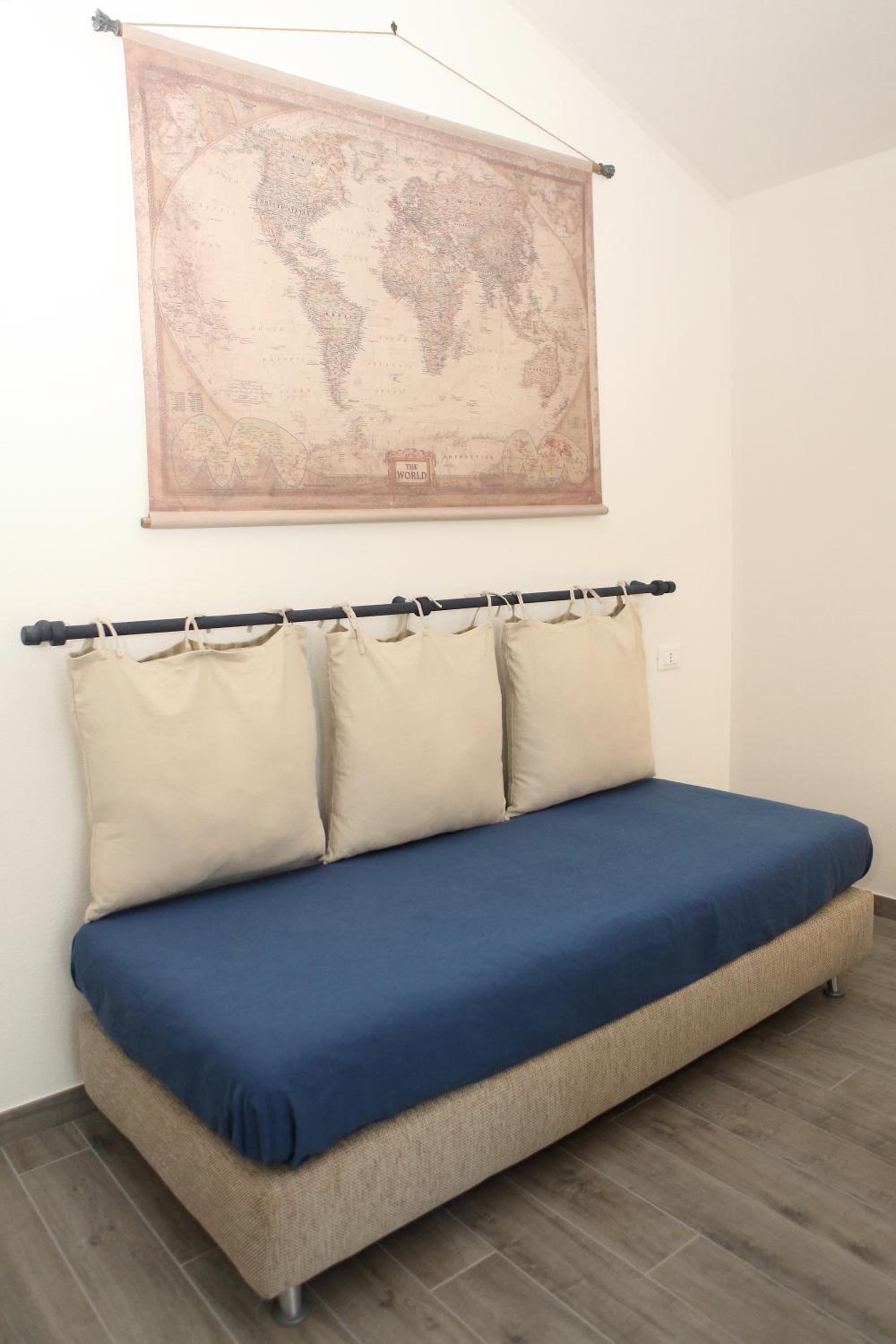 Triple Room with Private Bathroom - Photo 3