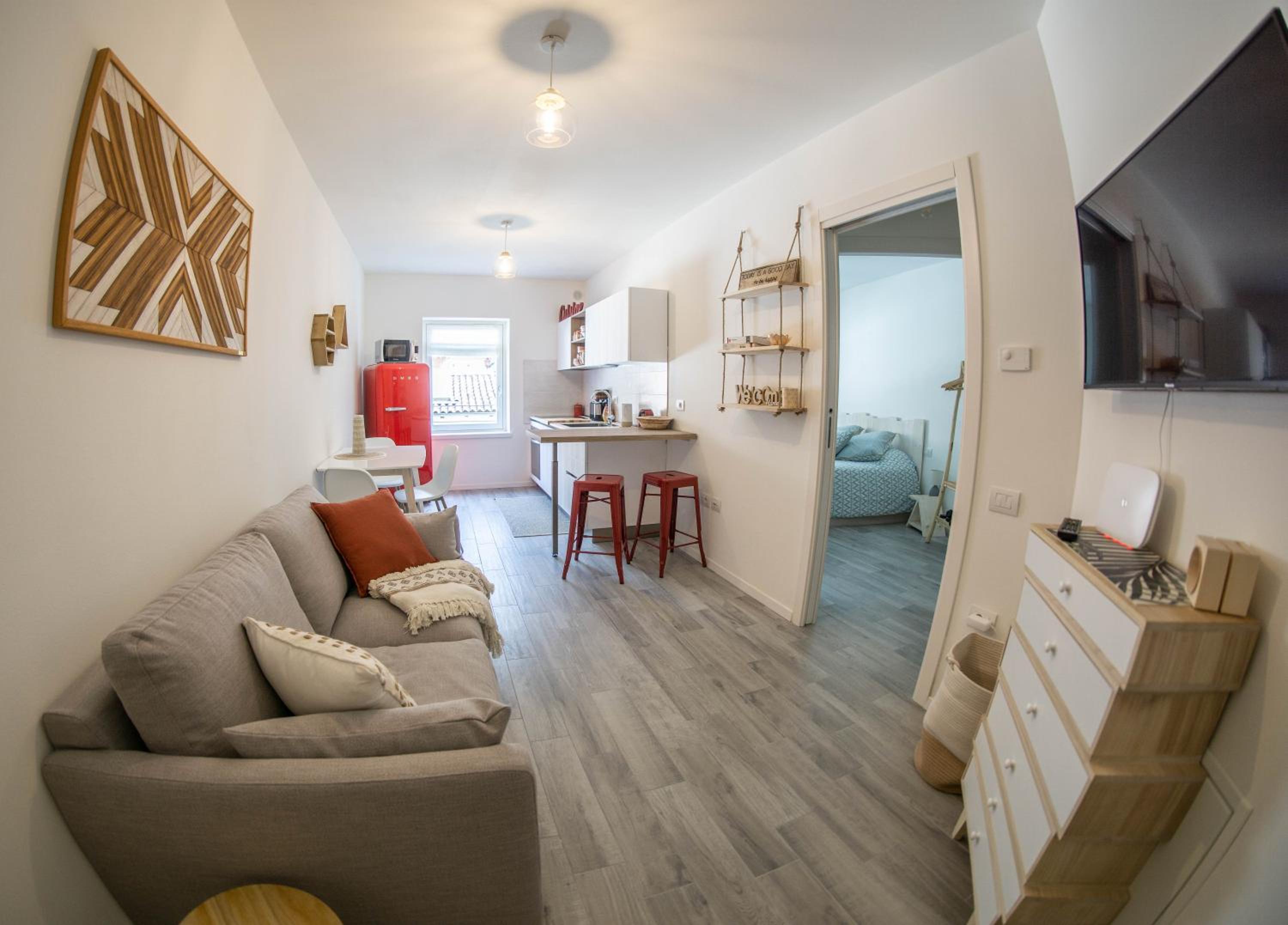 One-Bedroom Apartment photo 1