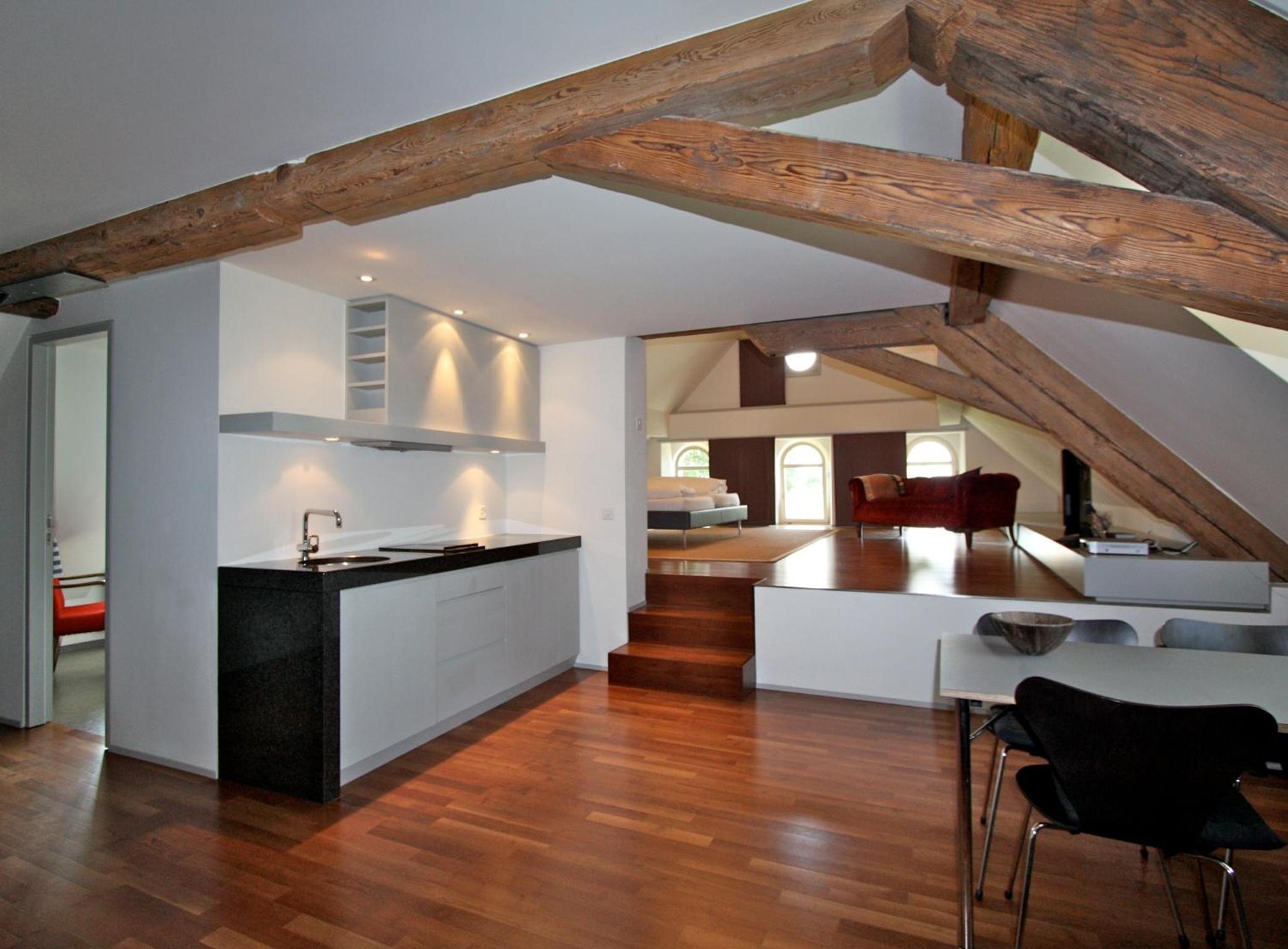 Suite - Photo 1