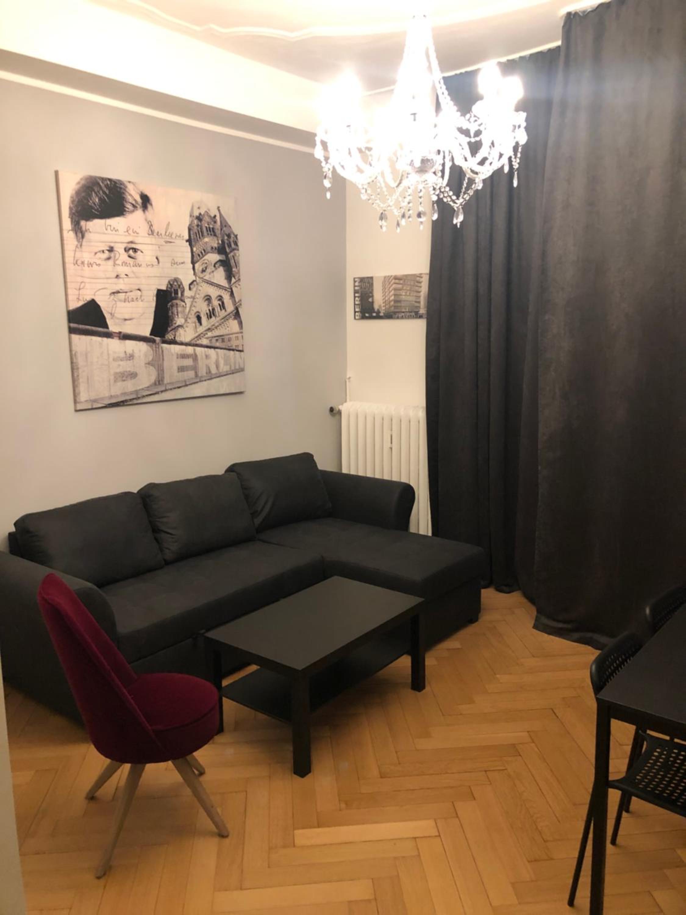 One-Bedroom Apartment photo 1