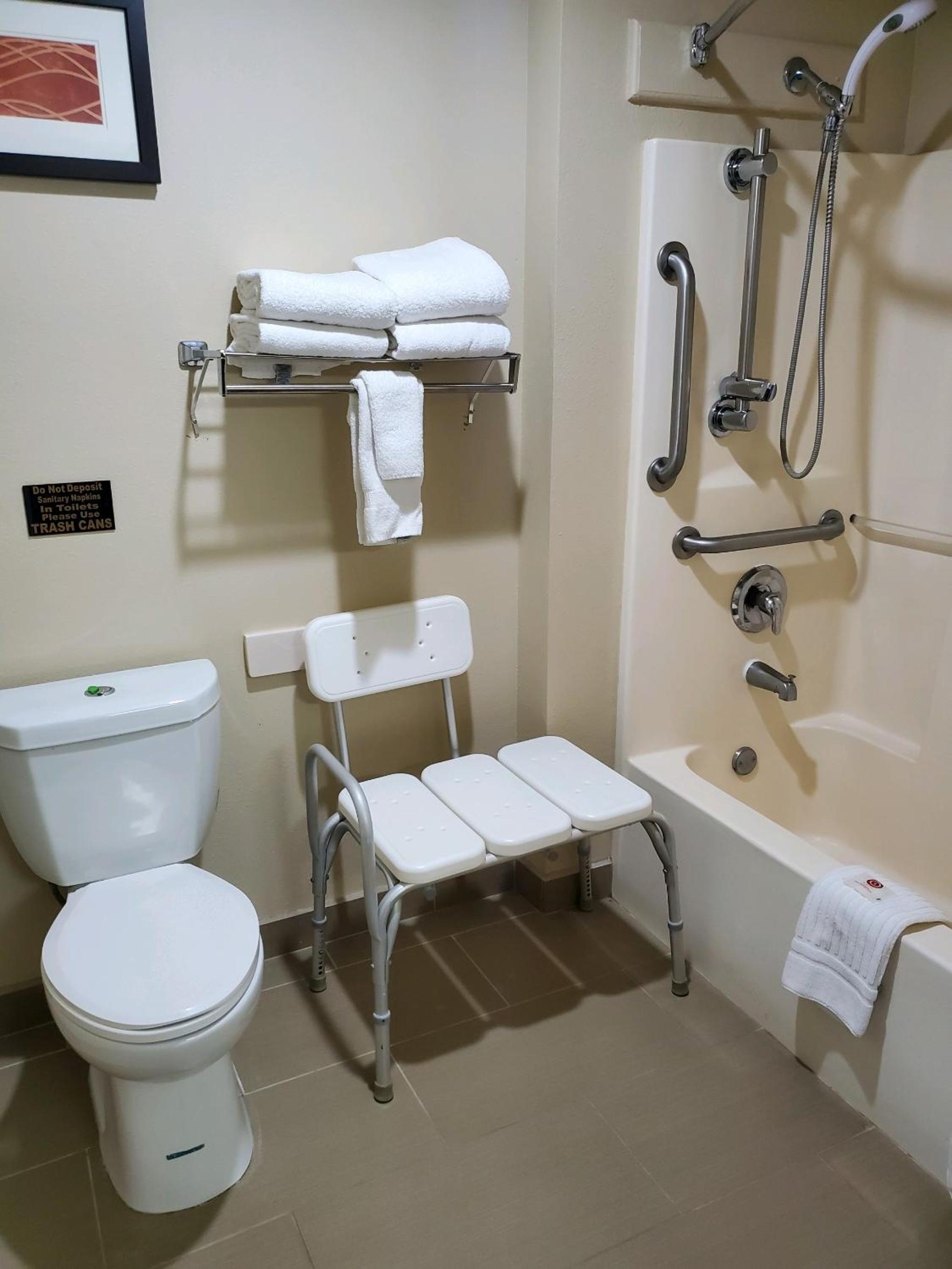 Queen Room with Two Queen Beds - Accessible/Non-Smoking  - Photo 3