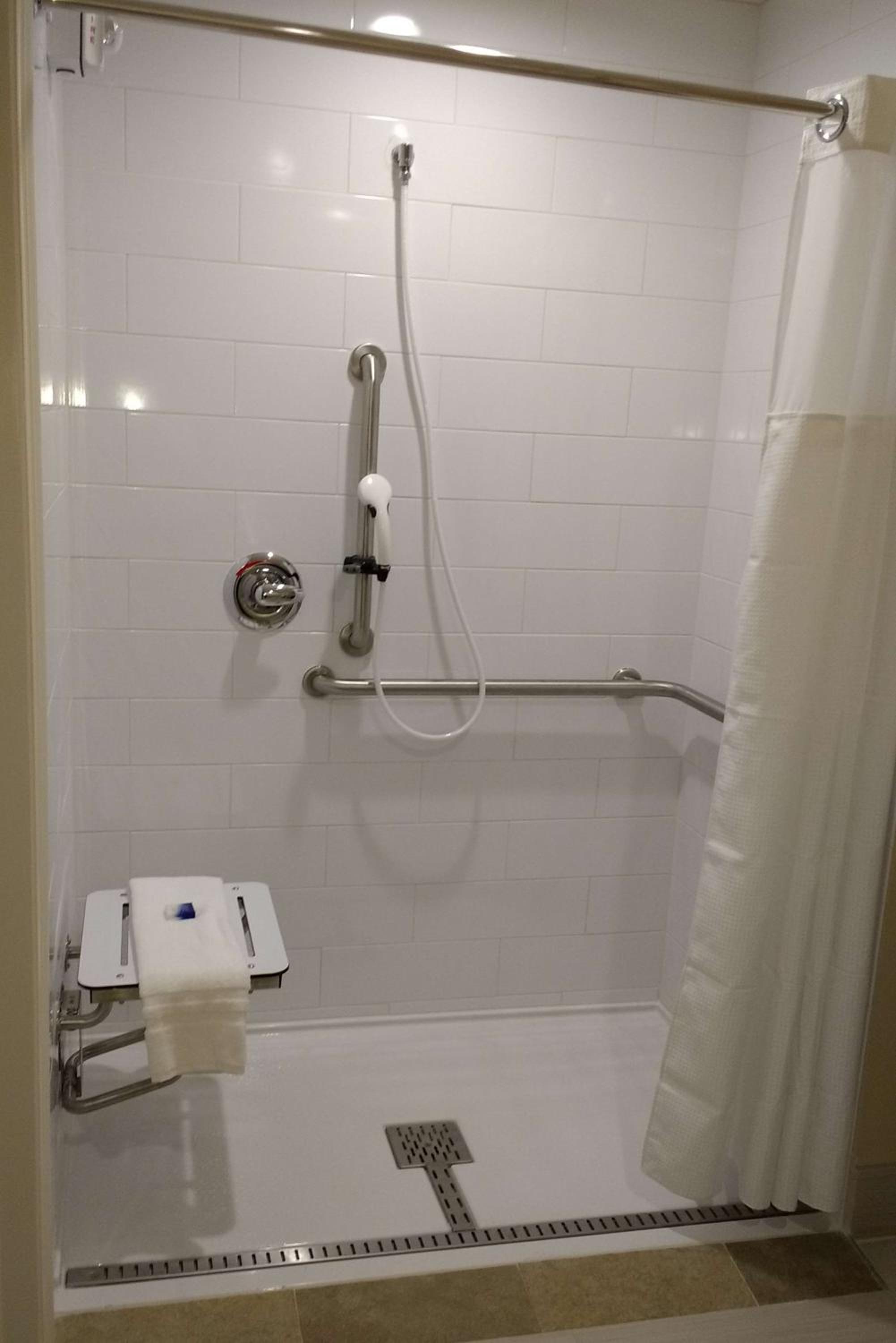 King Room with Roll-in Shower - Disability Access/Non-Smoking