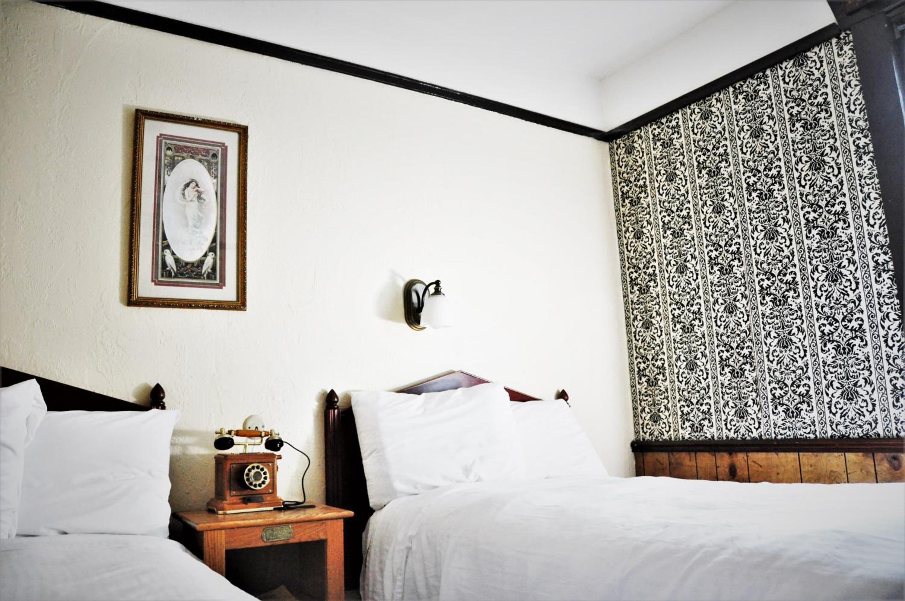 Economy Twin Room photo 2