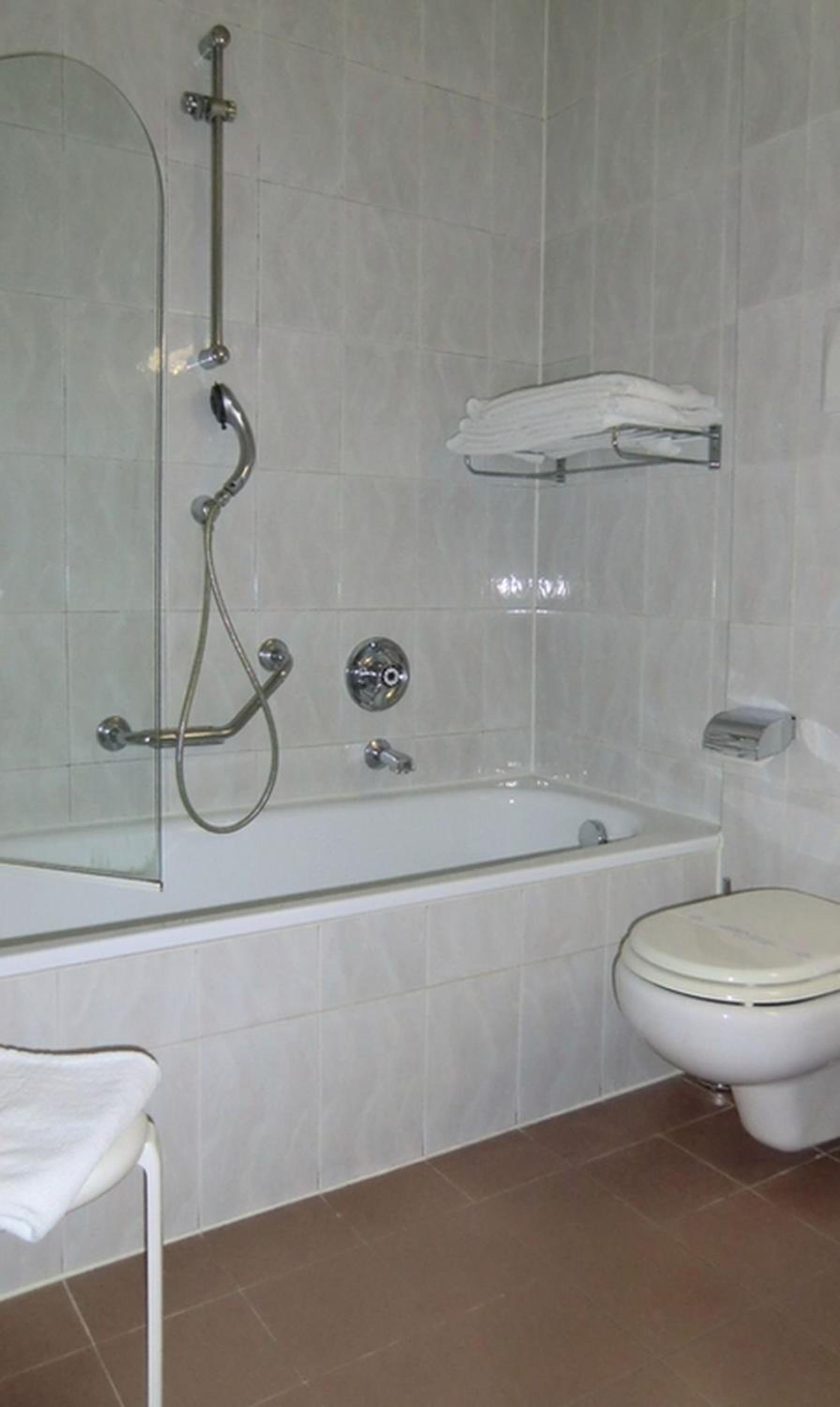 Double or Twin Room - Photo 12