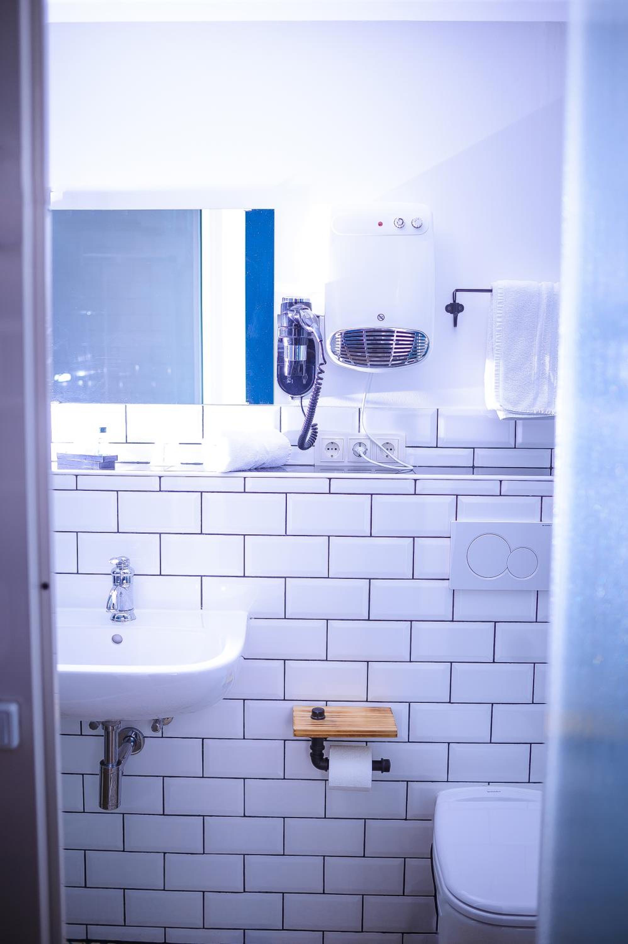 Double Room - Photo 18