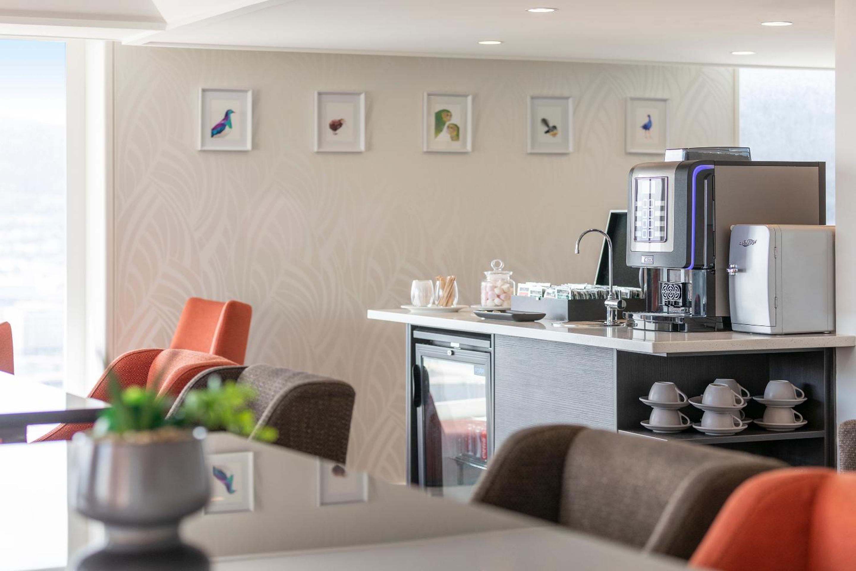Deluxe Junior Suite - Photo 6