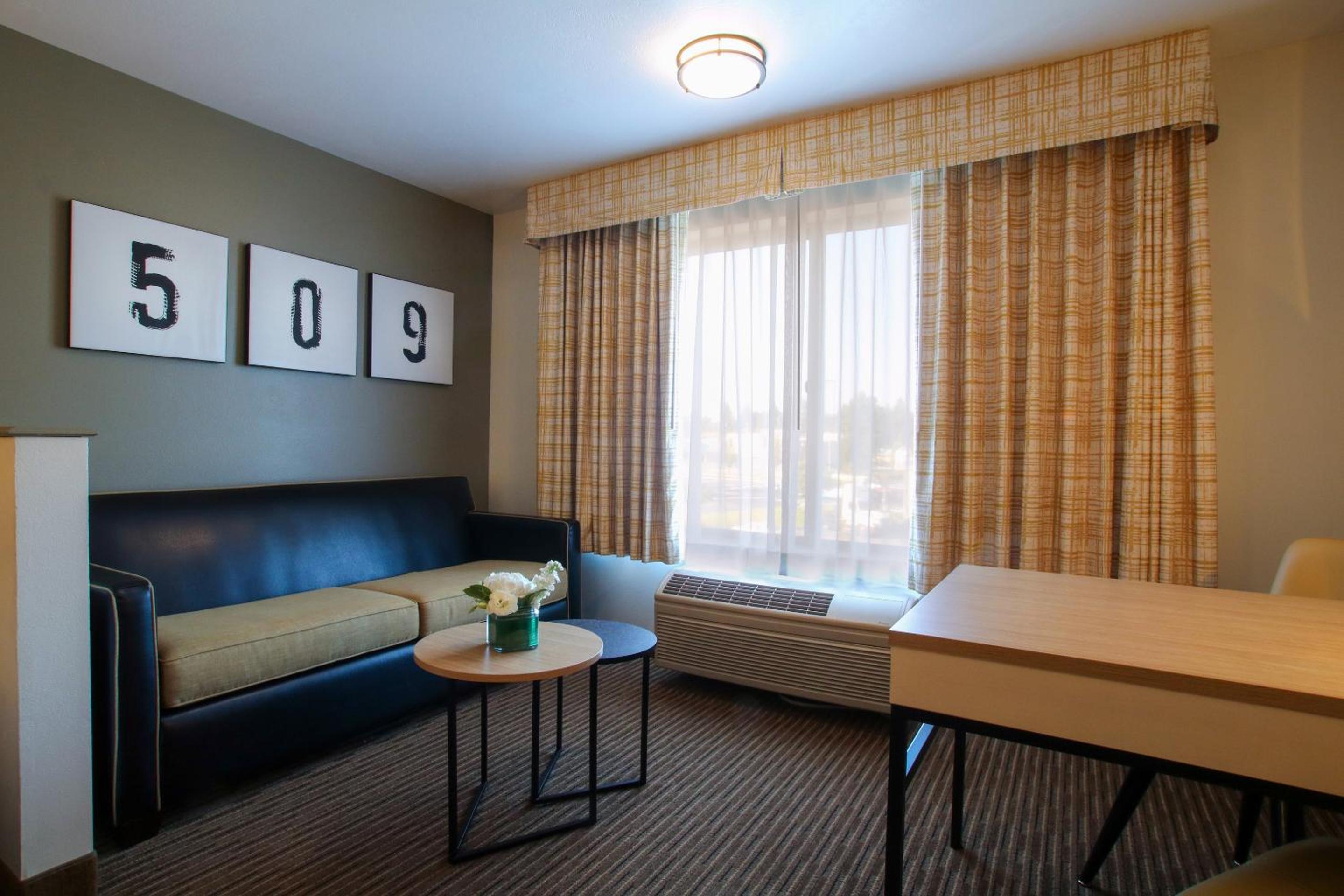 2 Queen Suite photo 3