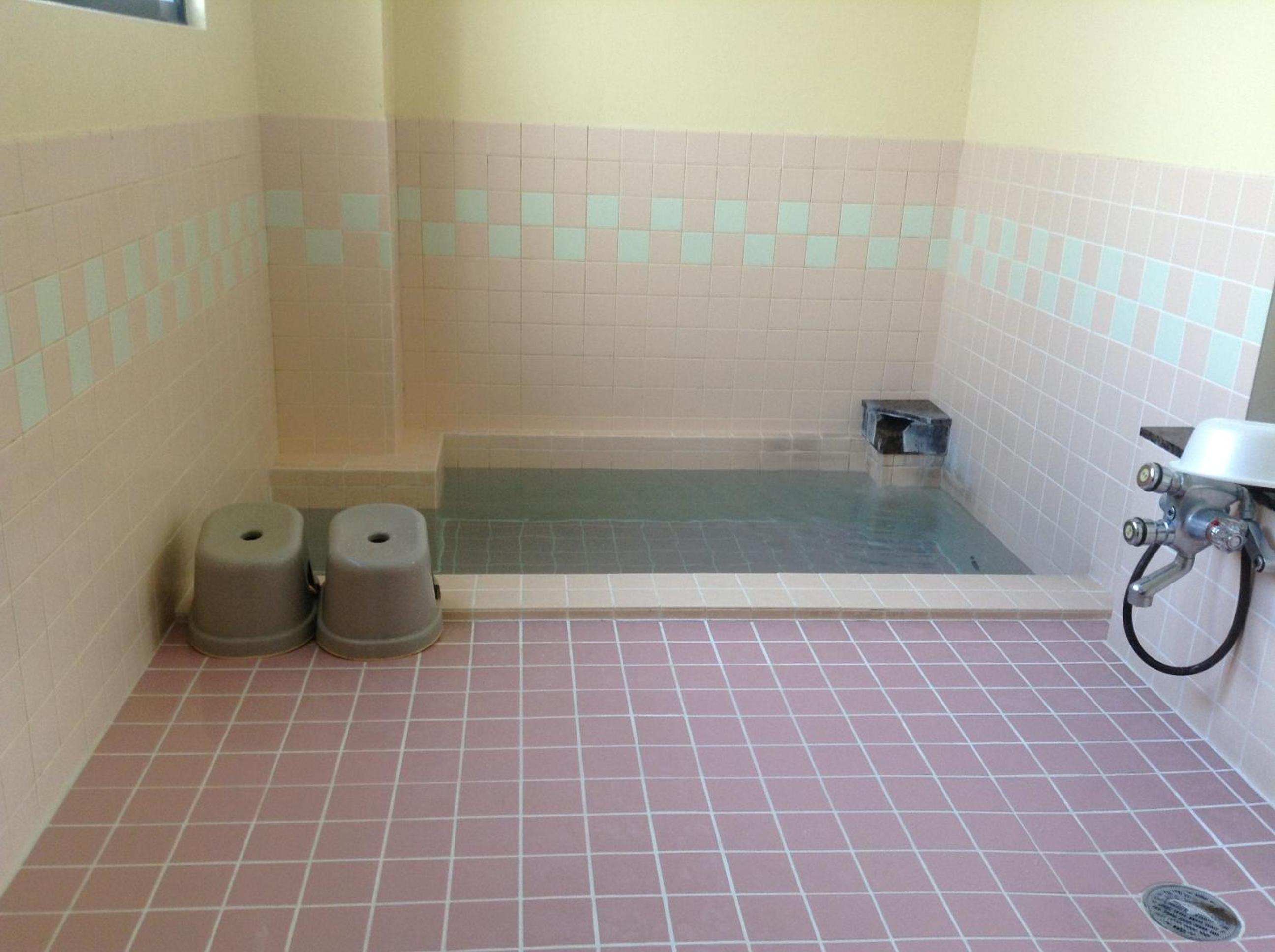 Family Room with Shared Bathroom photo 1