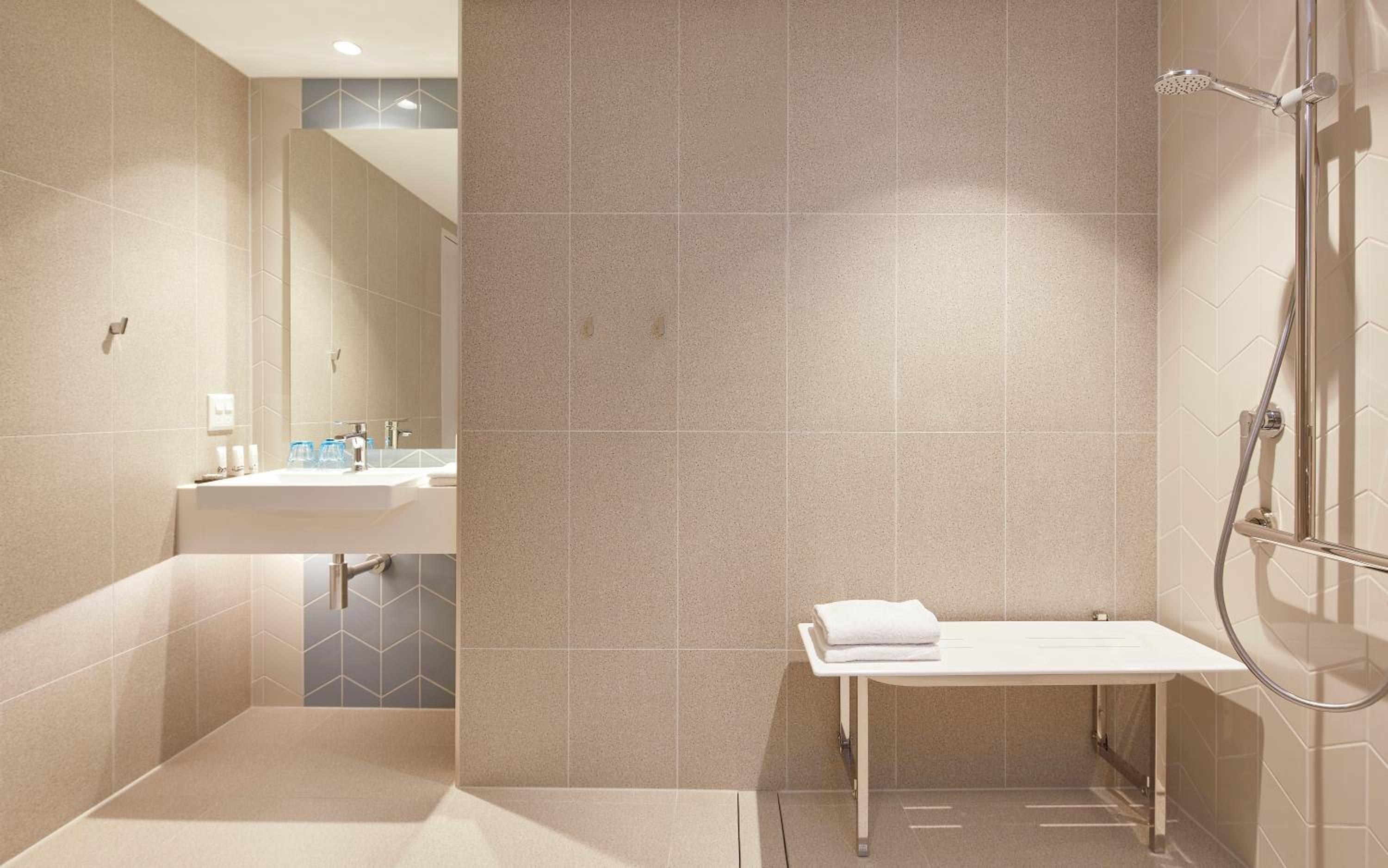 Standard Queen Room - Accessible with Free Breakfast