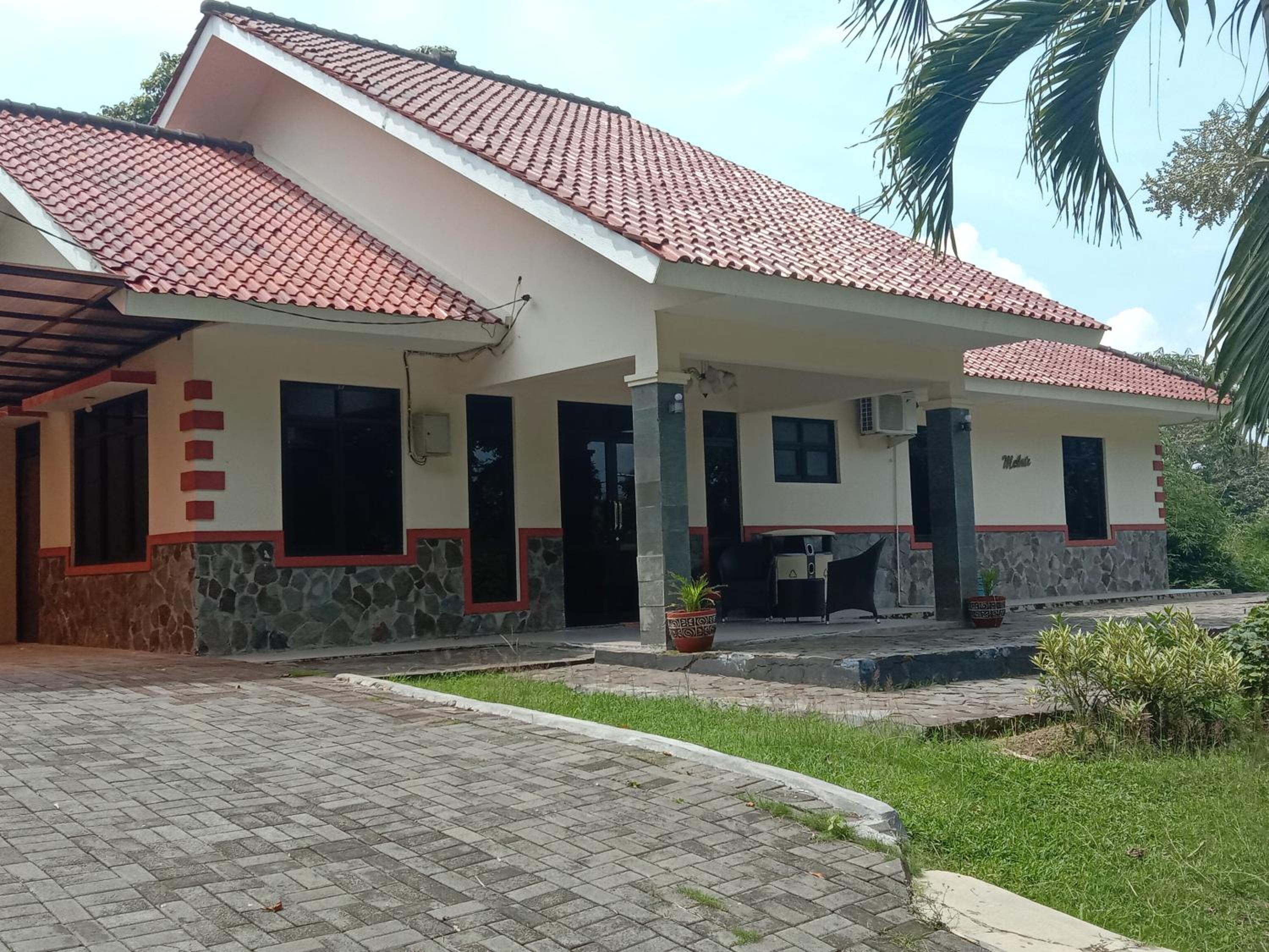 Four-Bedroom Bungalow - Photo 14