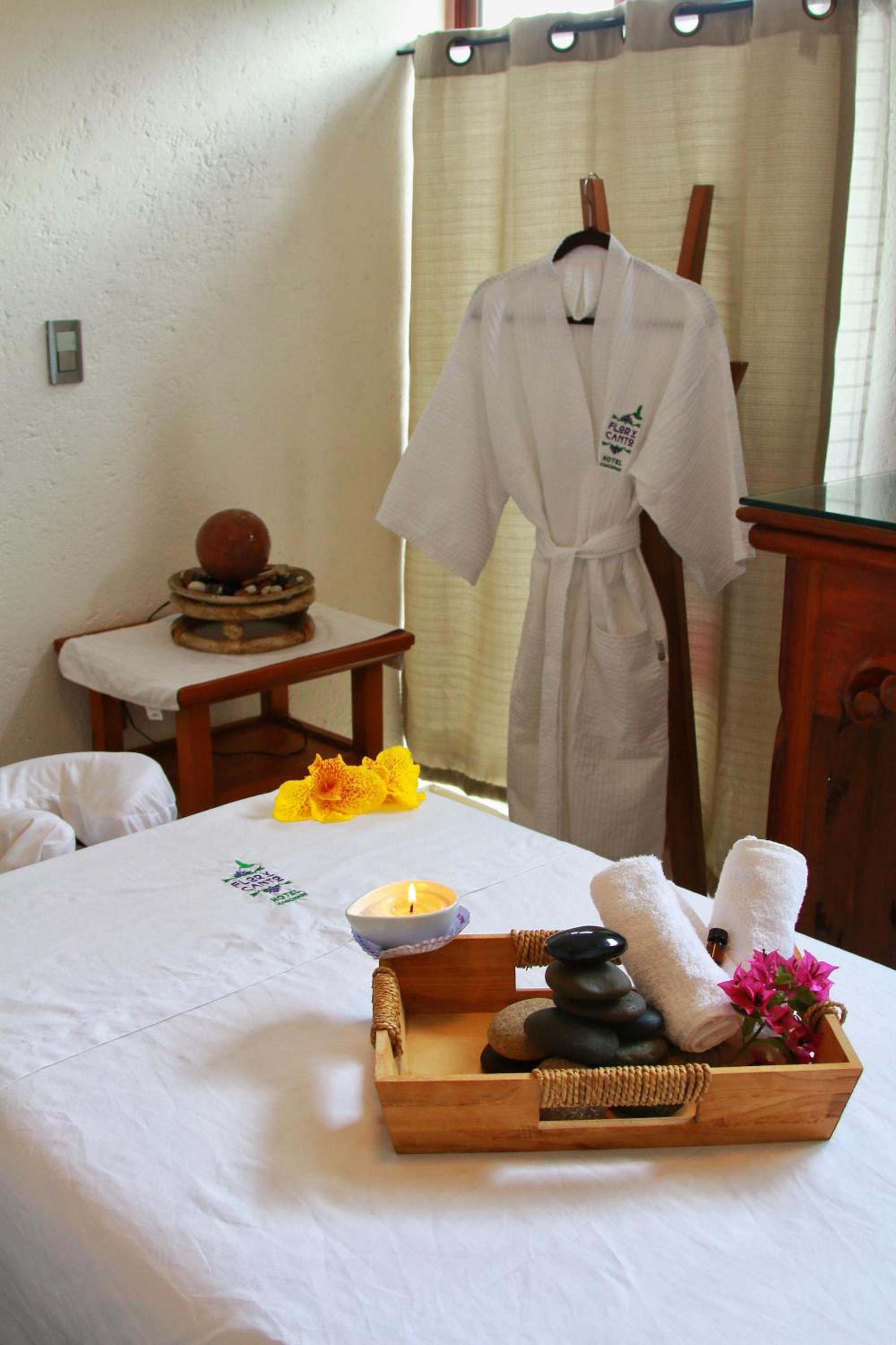 Quadruple Room with Balcony - Photo 13