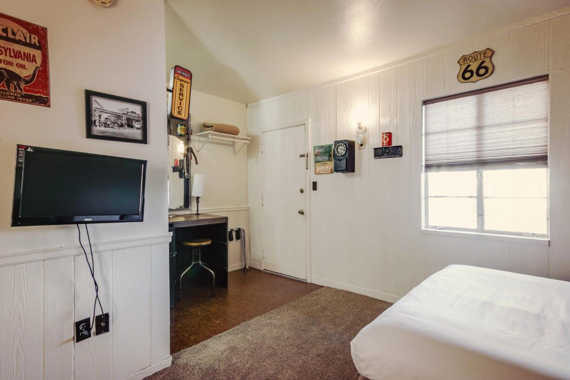 Queen Room photo 1