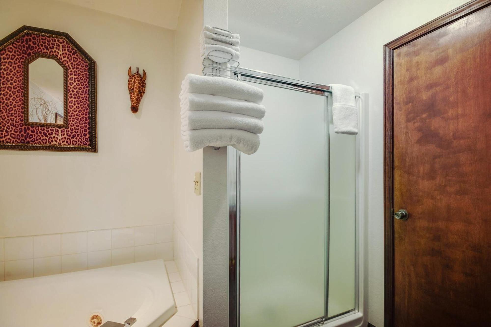 Deluxe King Suite photo 2
