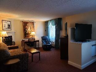 Larger Queen Room with Four Queen Beds - Non-Smoking