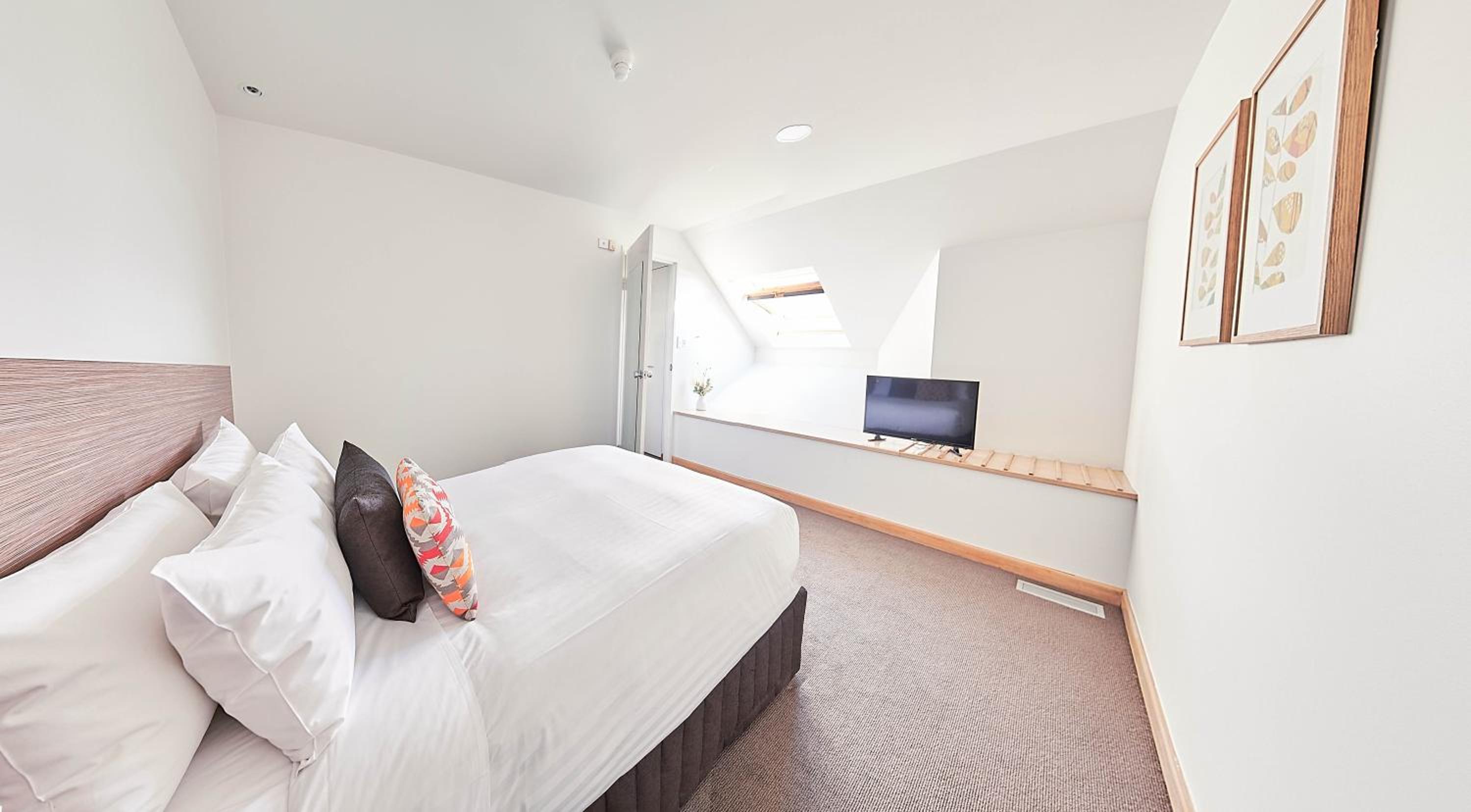 2 Bedroom Suite - Photo 11