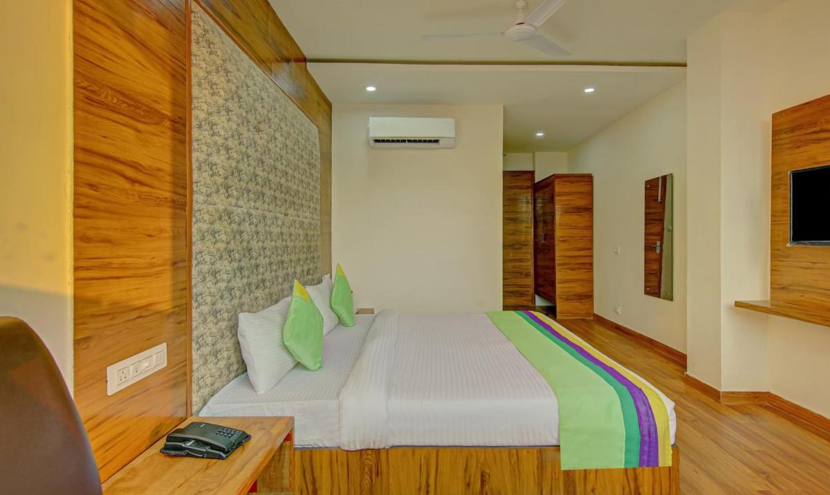 [Sanitized] Deluxe Double Room photo 2