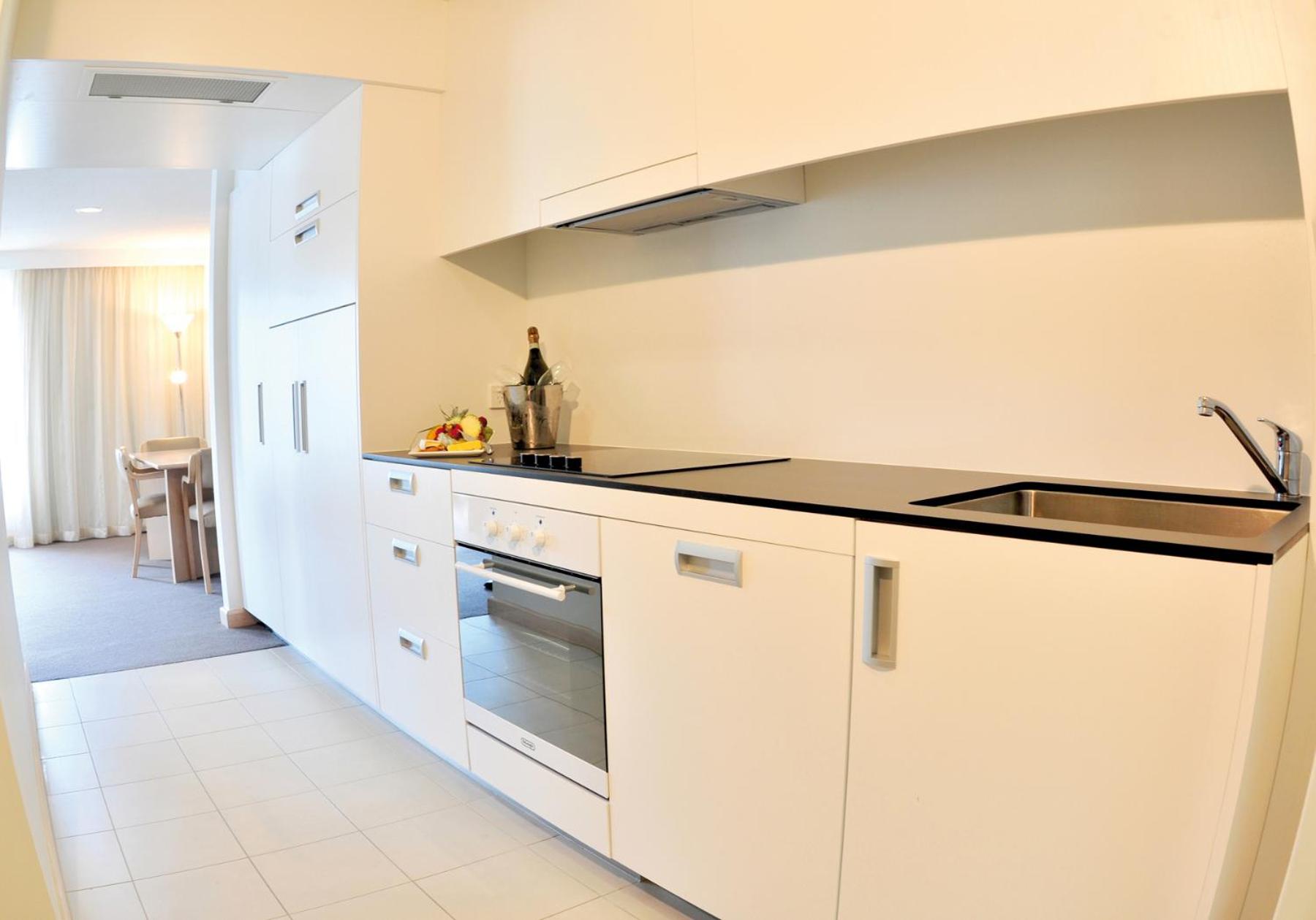 King Suite - Photo 6