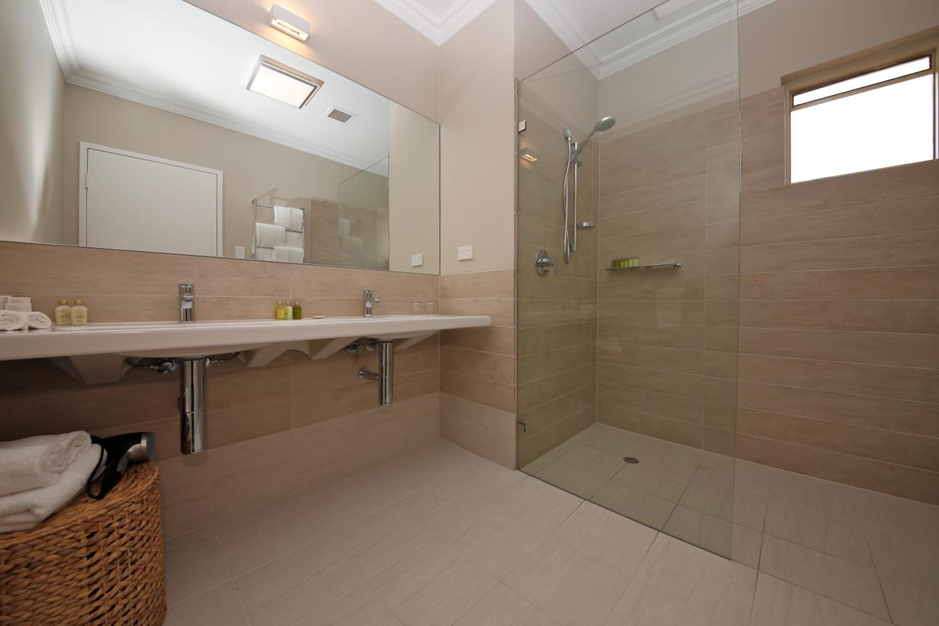 Three-Bedroom Villa photo 2