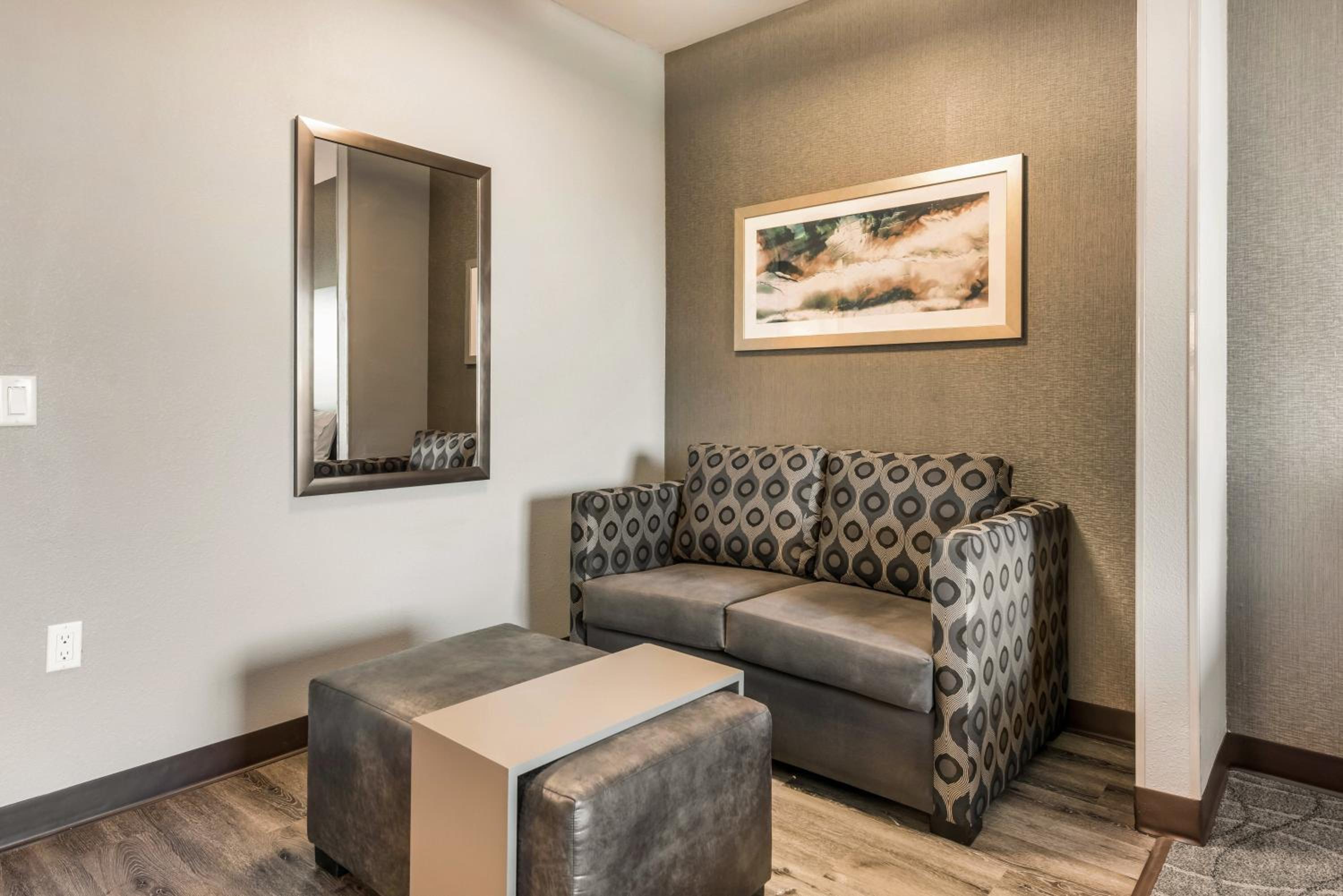 Queen Suite with Two Queen Beds and Roll In Shower - Communications Accessible photo 2