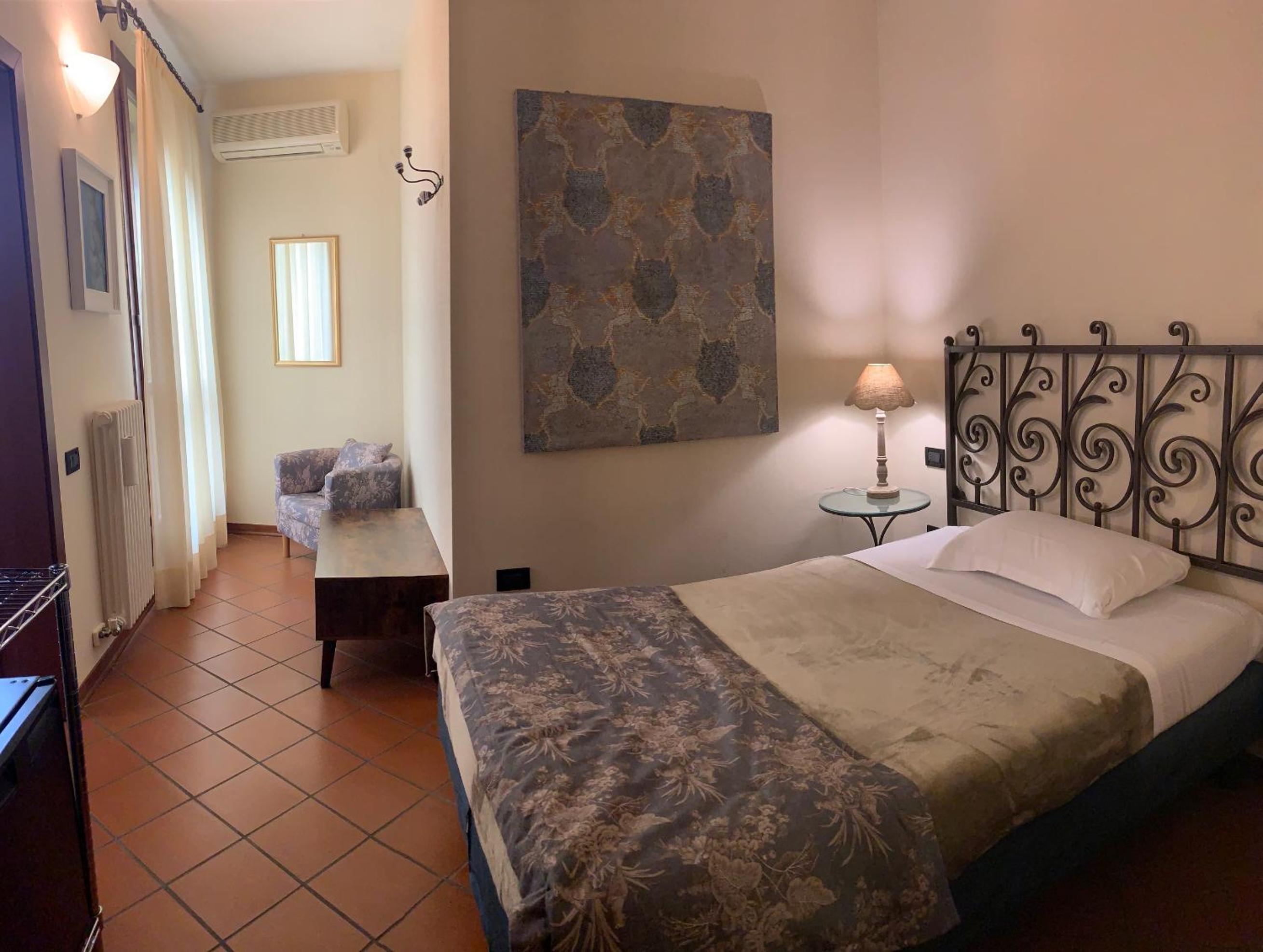 Single Room photo 2