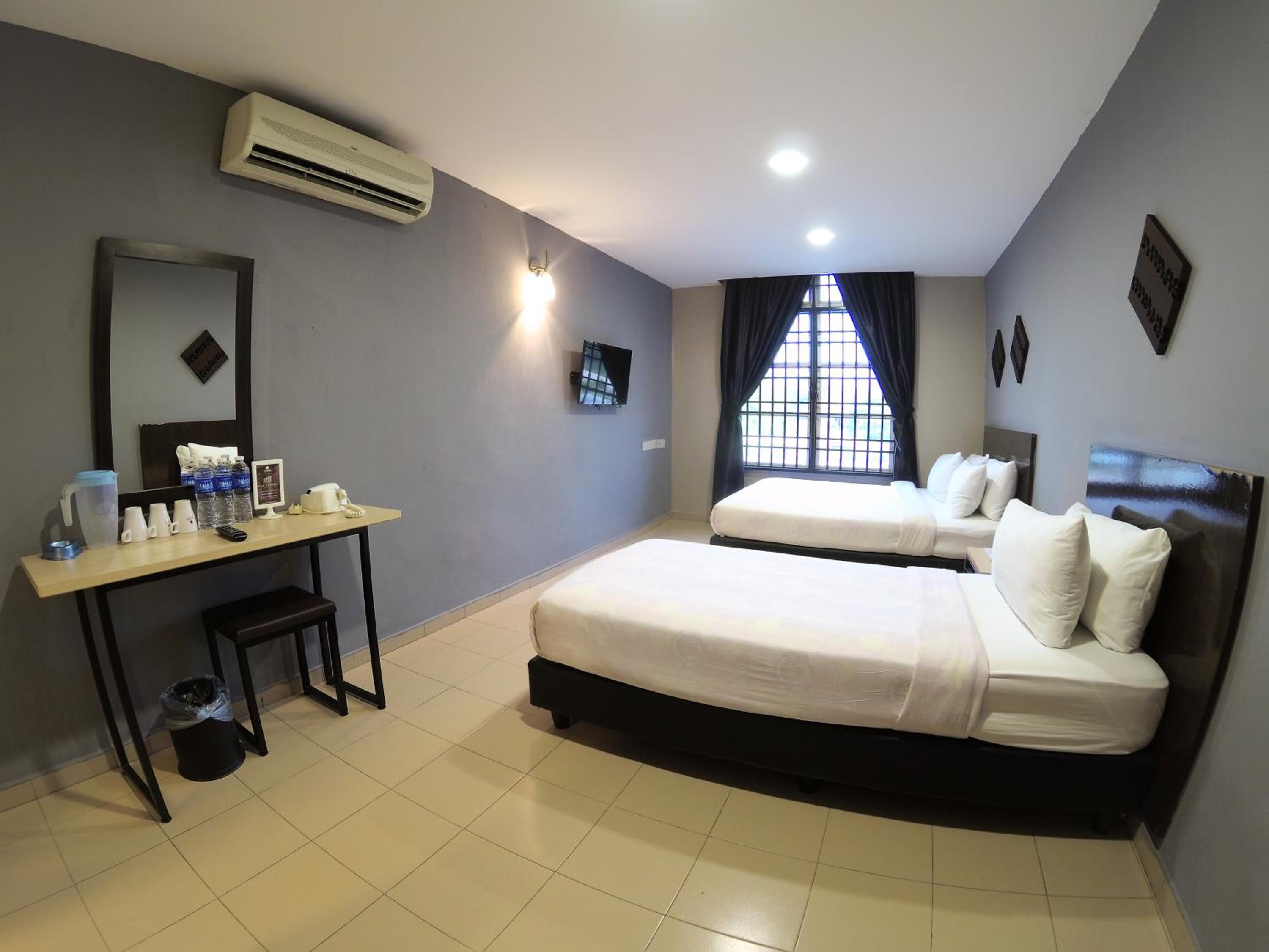 Triple room with No window