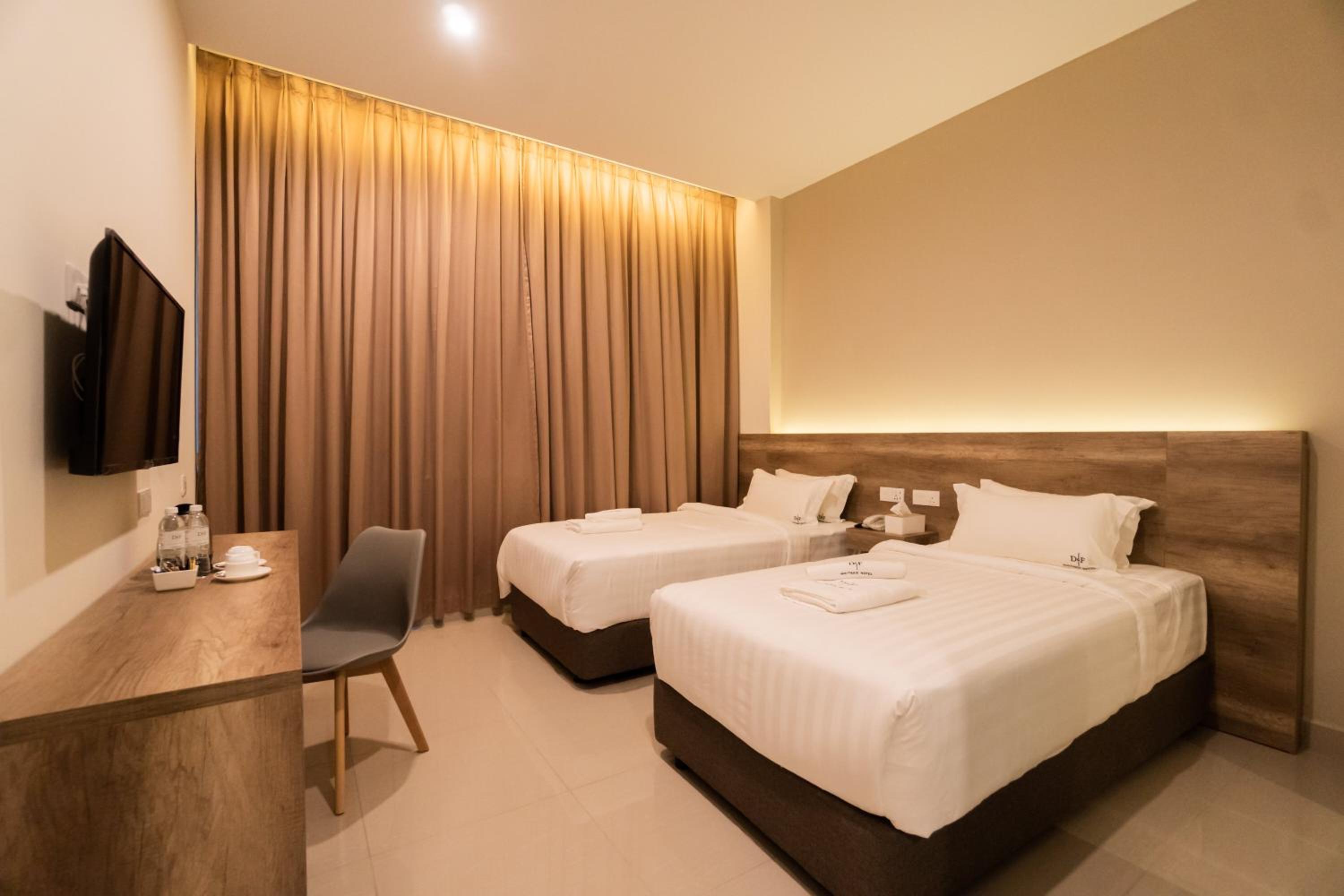 Standard Twin Room - Photo 1