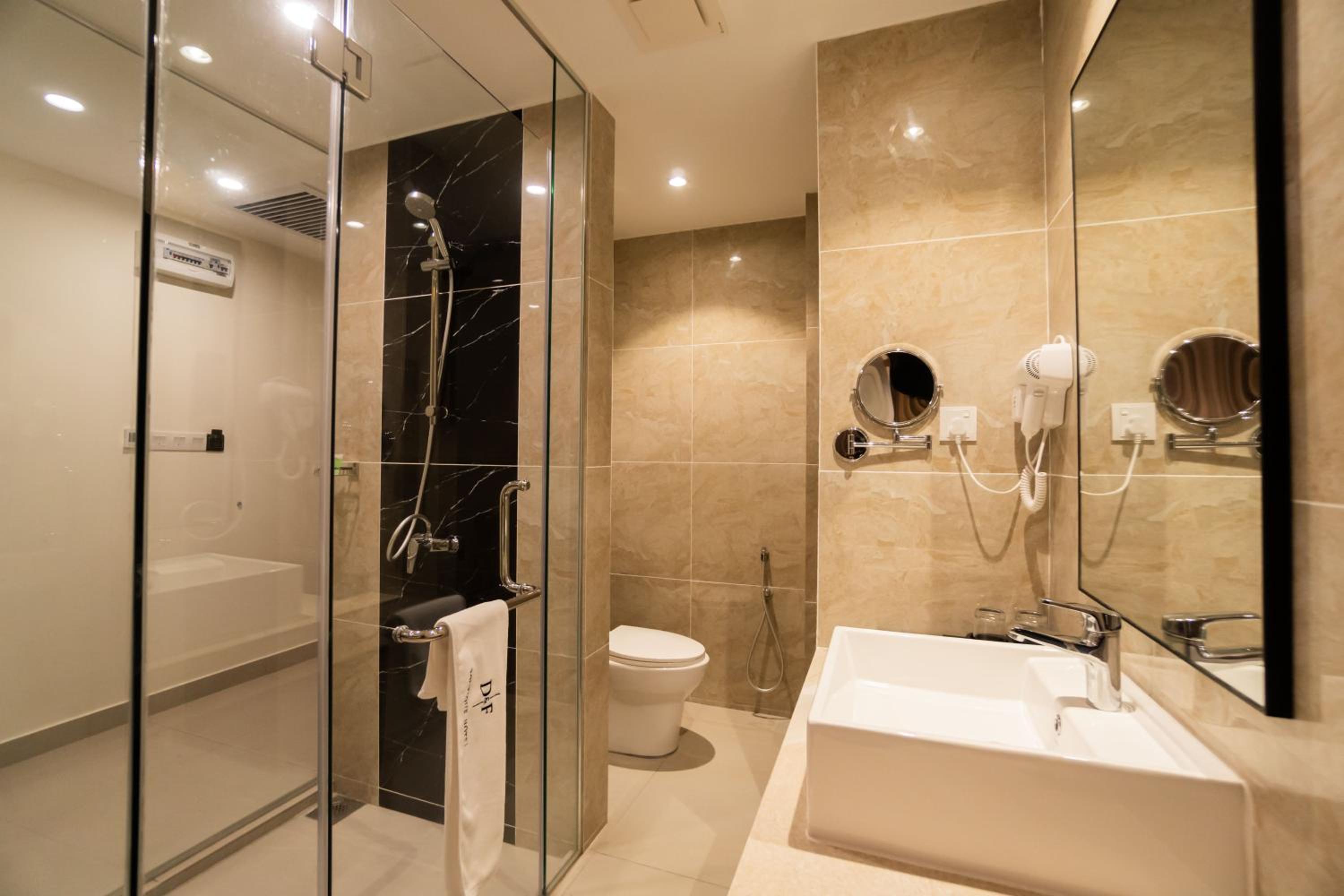 Deluxe King Room - Photo 1