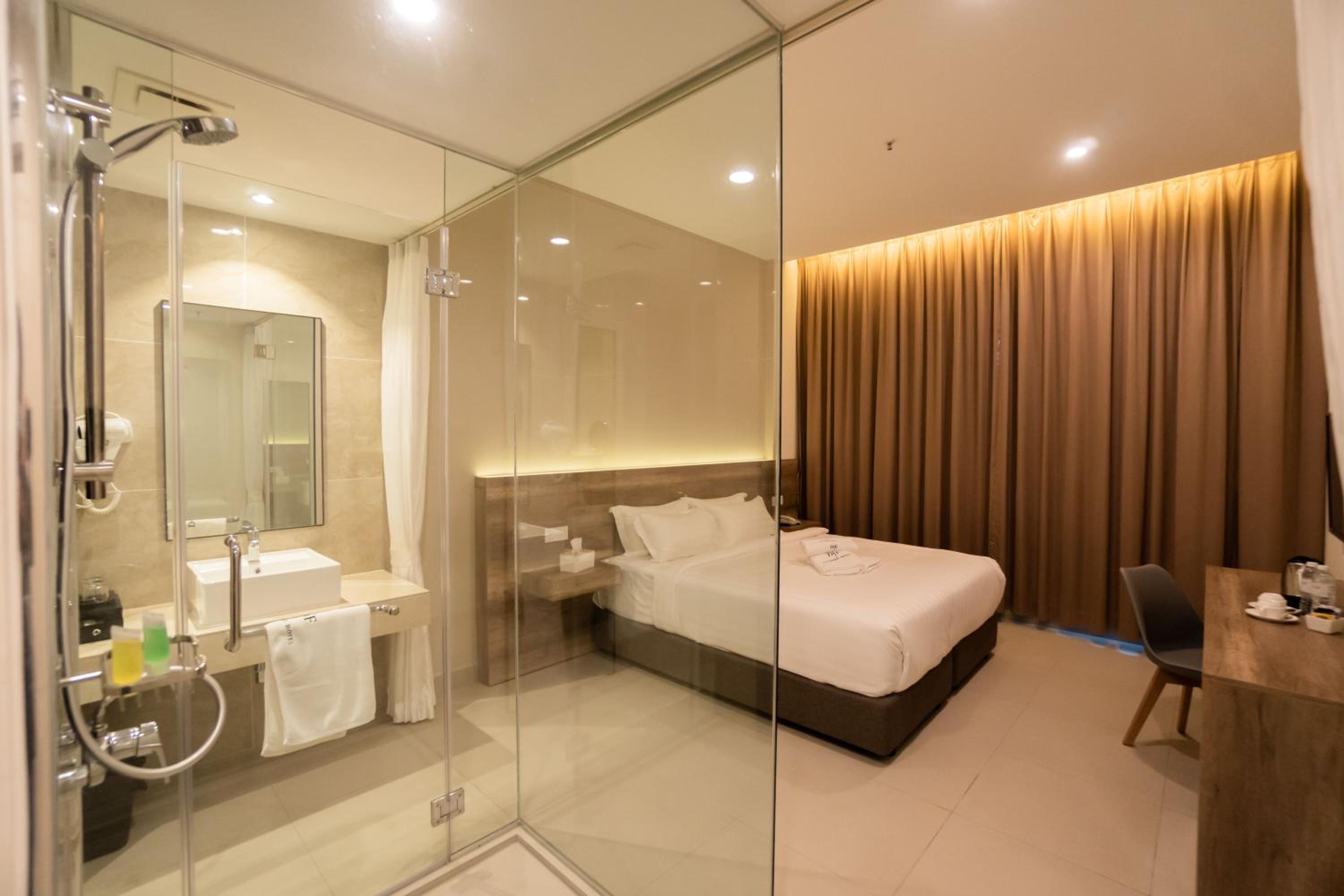 Deluxe King Room - Photo 6