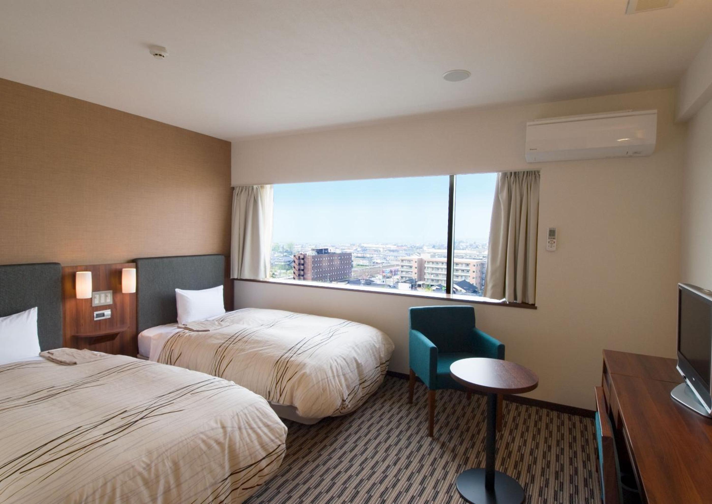 Twin Room - Non-Smoking photo 1