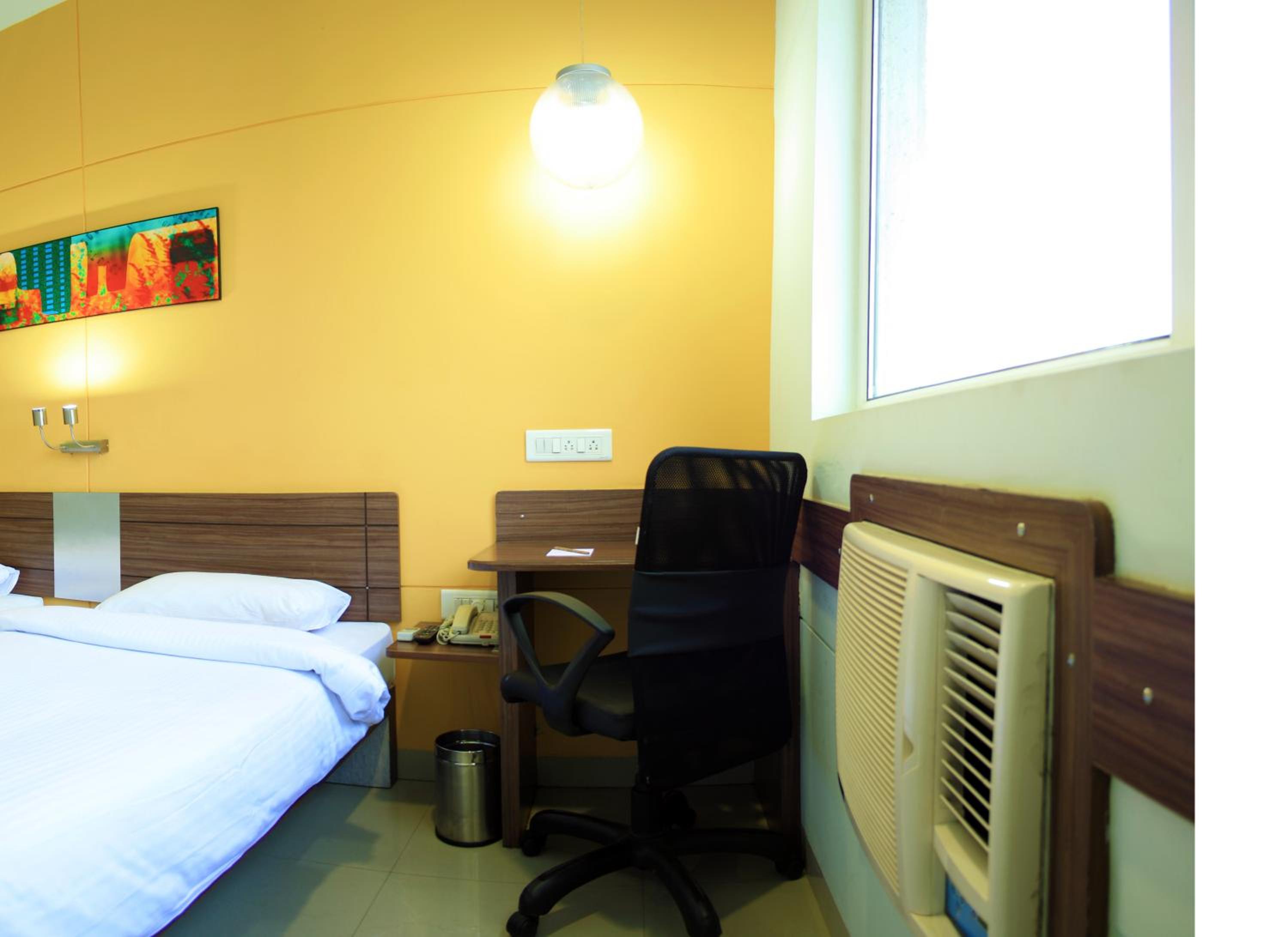 Queen Room - Photo 12