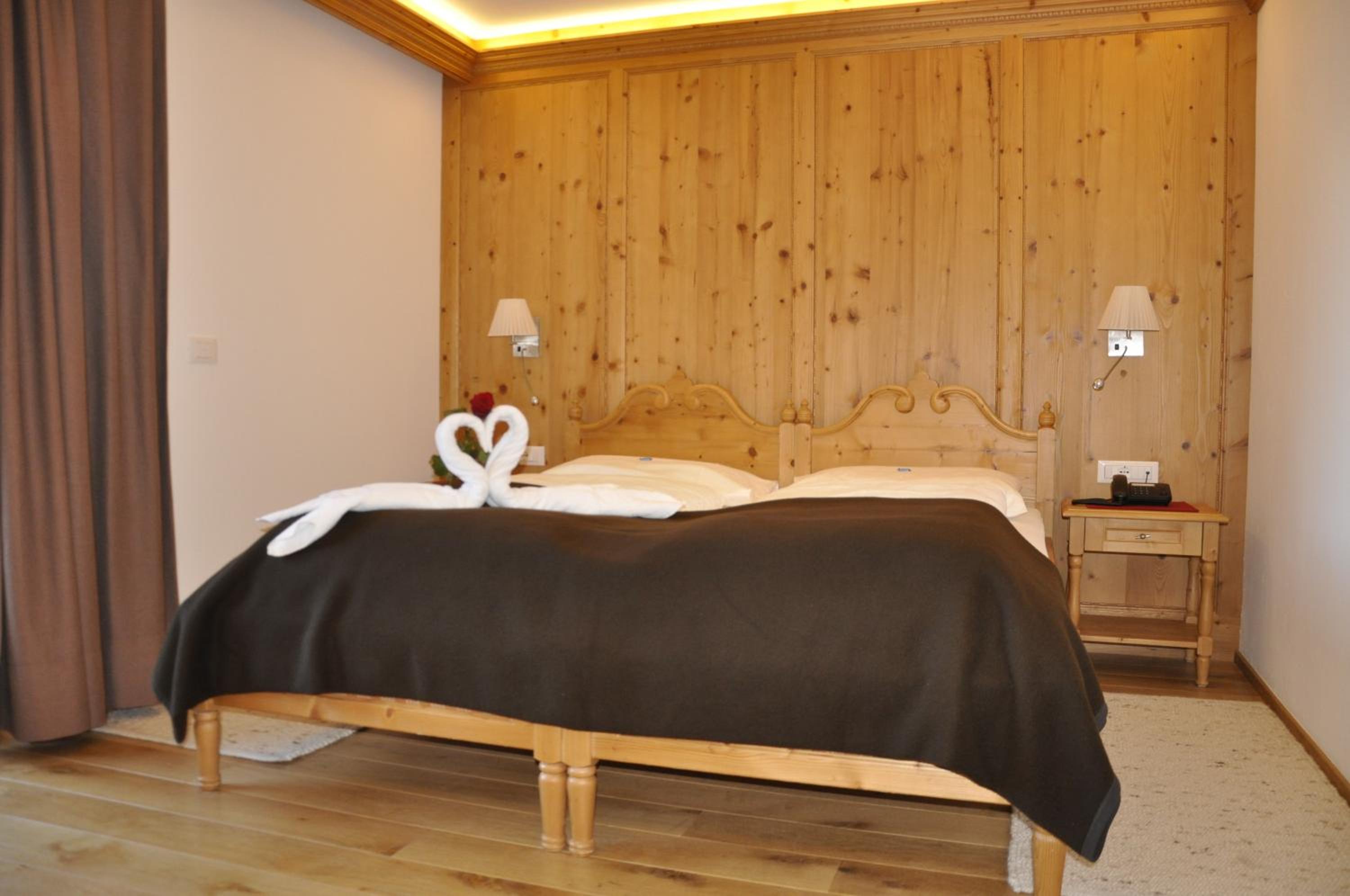Superior Double or Twin Room with wooden bath tub