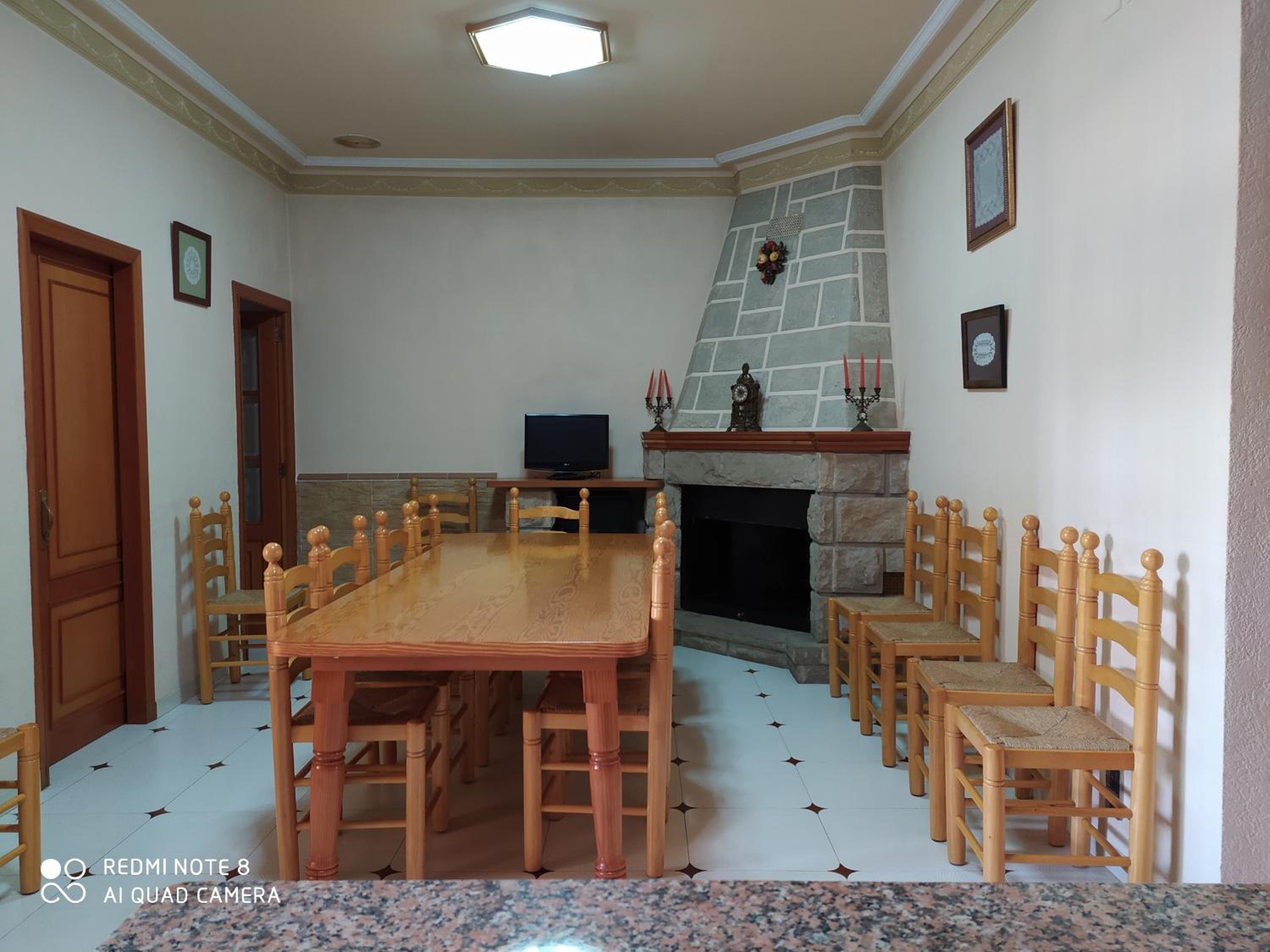 Six-Bedroom House - Photo 10