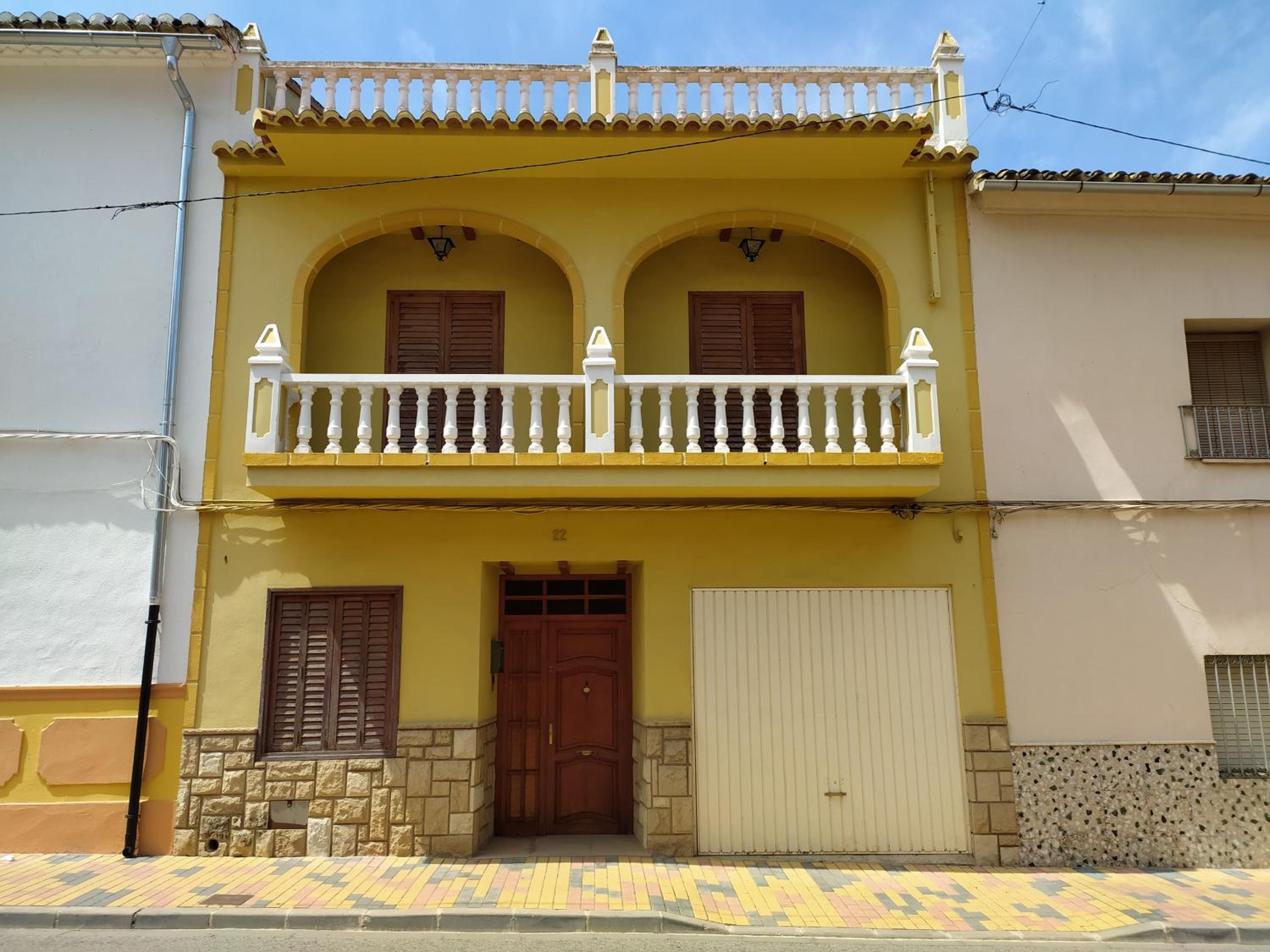 Six-Bedroom House - Photo 12